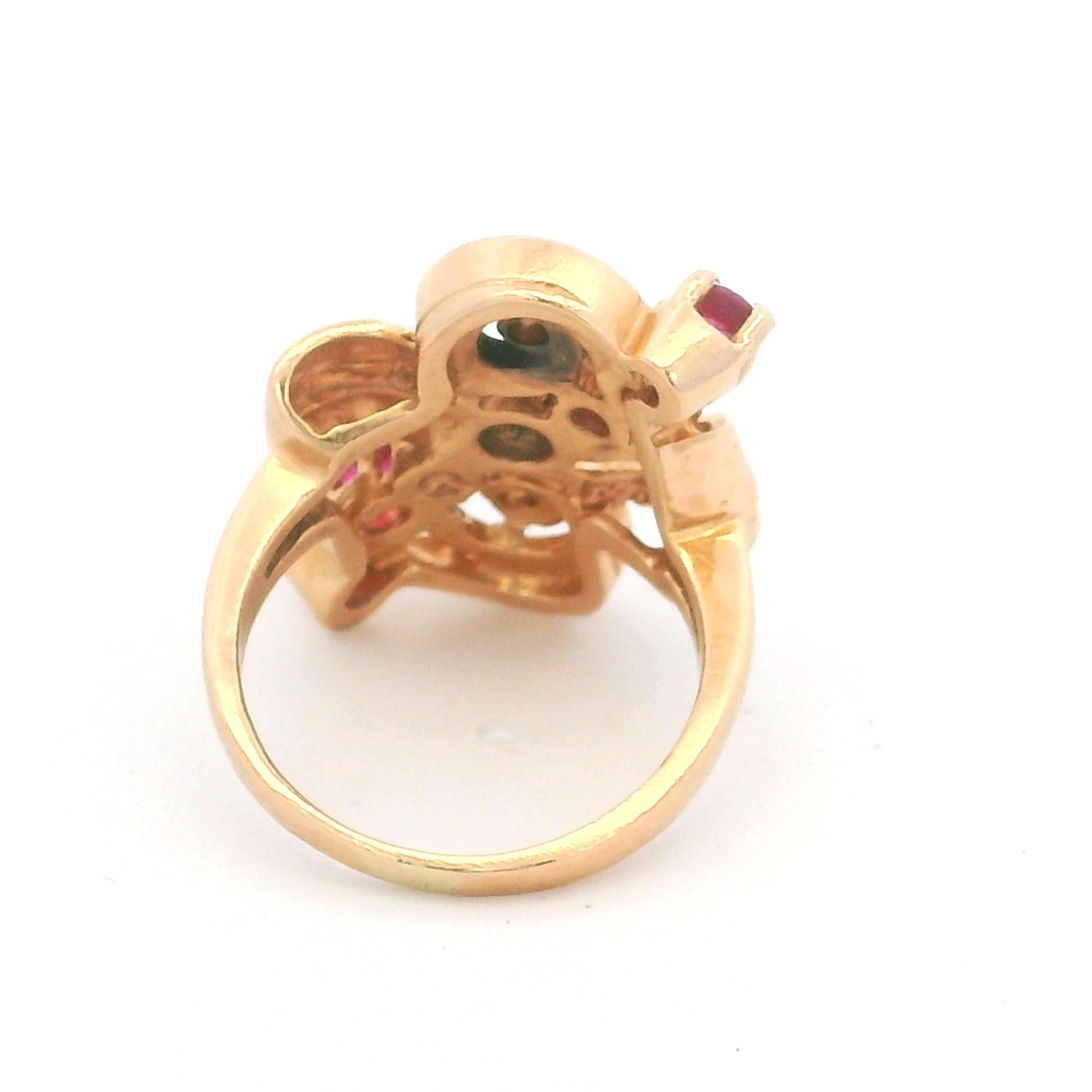 Vintage Retro Bague de cocktail en or jaune 14K avec rubis et diamants - Circa 1940 en vente 4