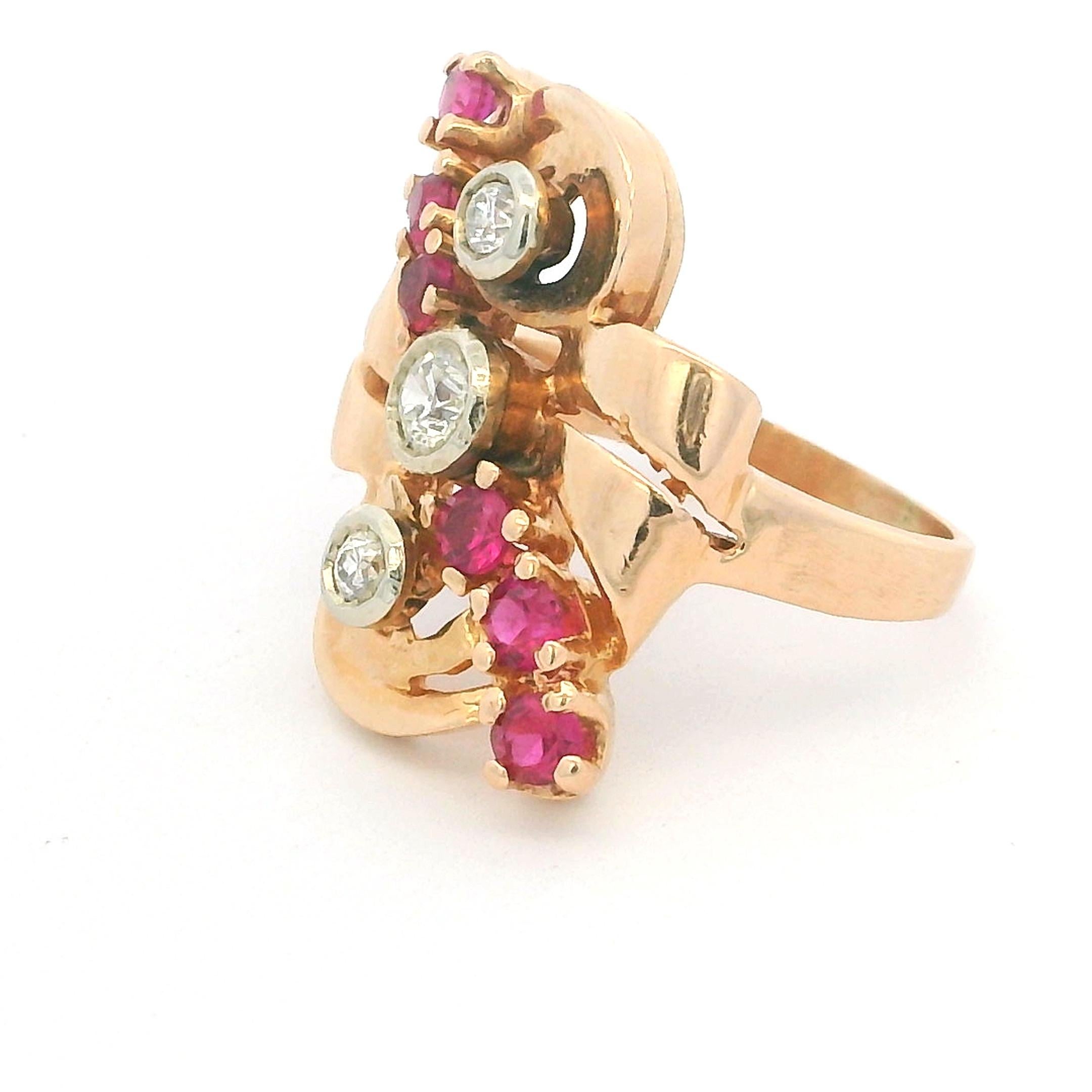 Vintage Retro Bague de cocktail en or jaune 14K avec rubis et diamants - Circa 1940 en vente 6