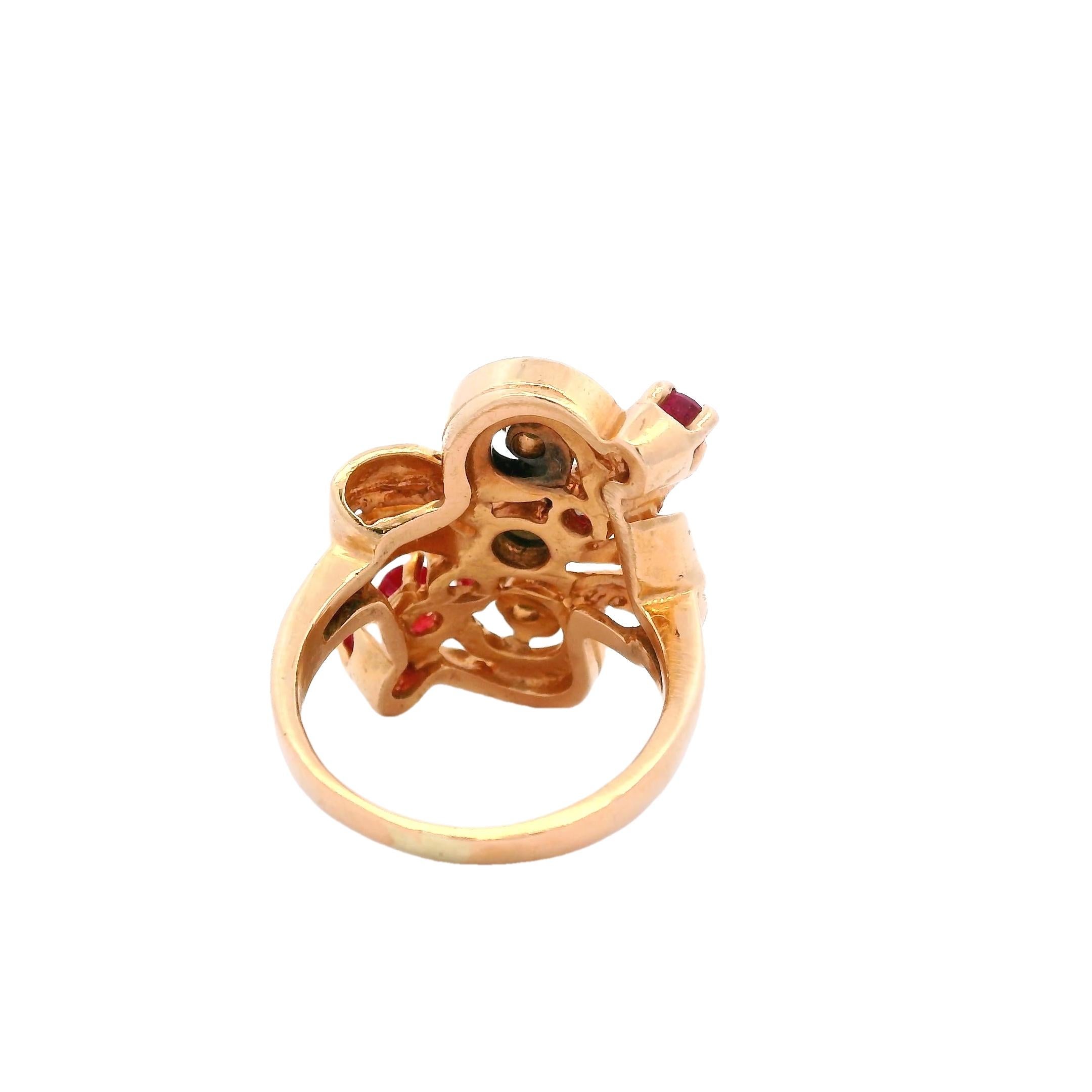 Vintage Retro Bague de cocktail en or jaune 14K avec rubis et diamants - Circa 1940 Excellent état - En vente à Miami, FL