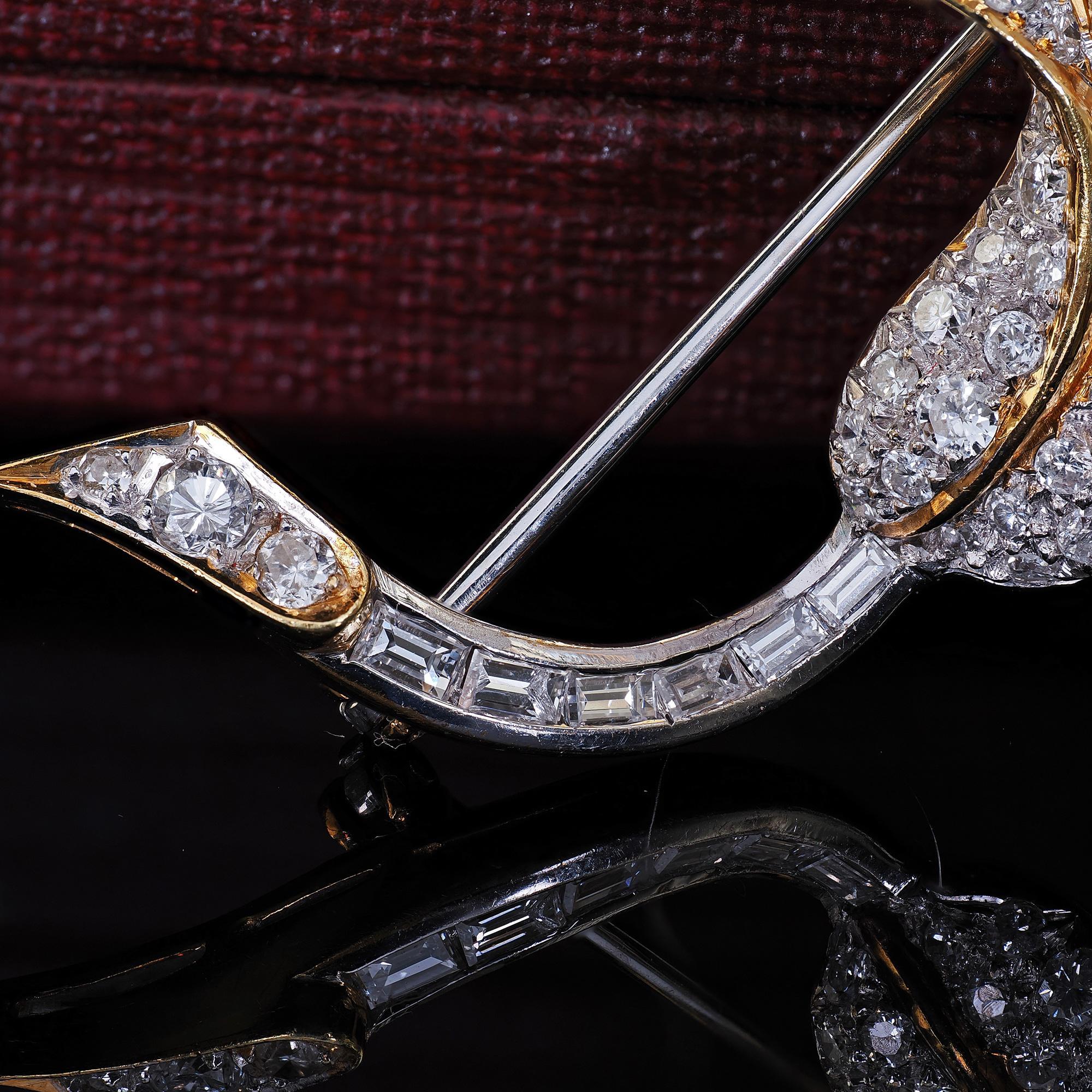 Spilla e ciondolo retrò d'epoca in oro bicolore con diamante e perla in vendita 3