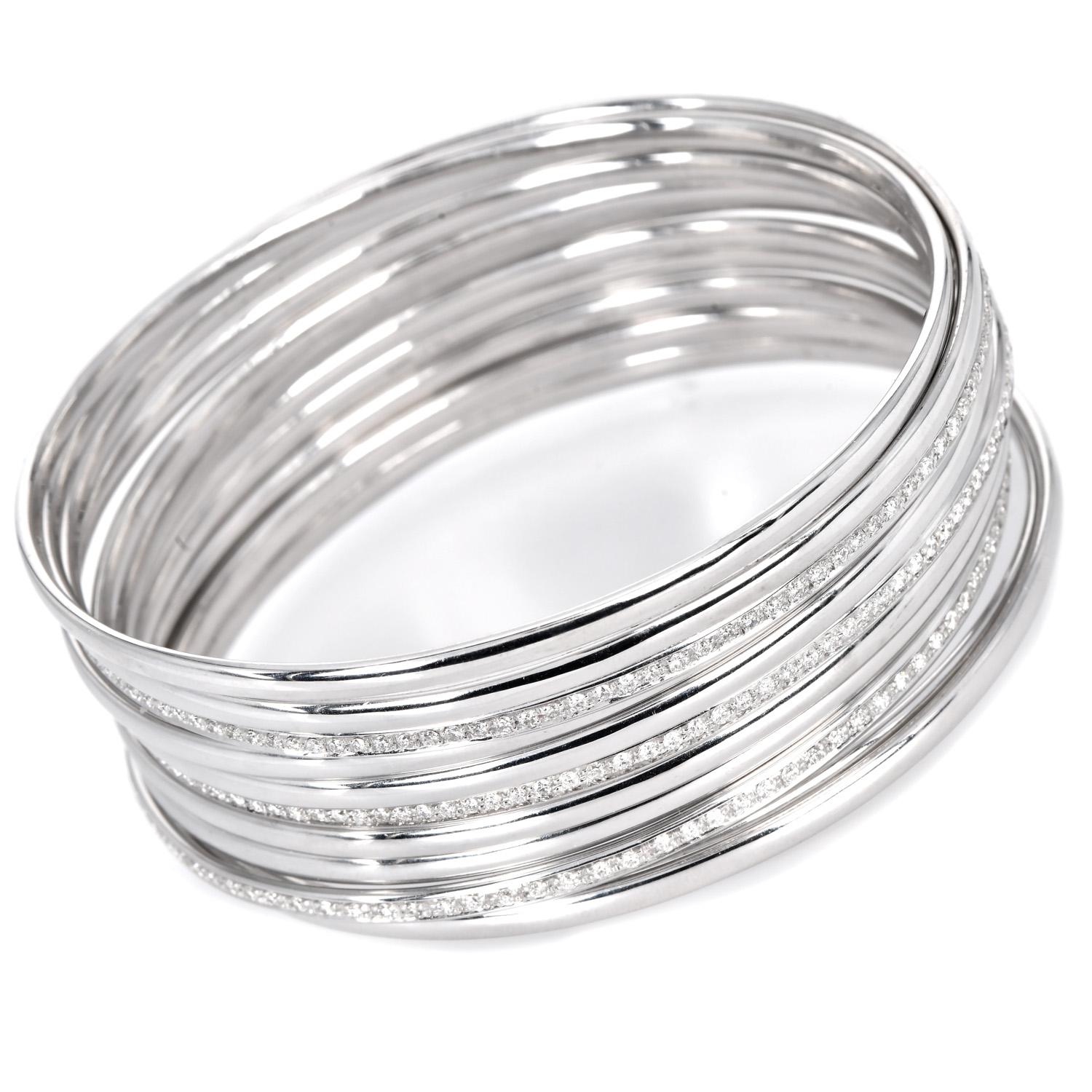 Taille ronde Bracelets jonc vintage empilables 11 diamants en or blanc 18 carats en vente