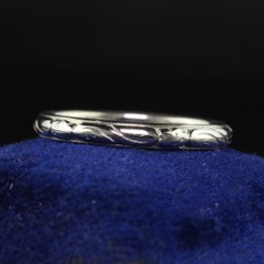 Vintage Retro 18K White Gold Engraved Wedding Band - Size 7