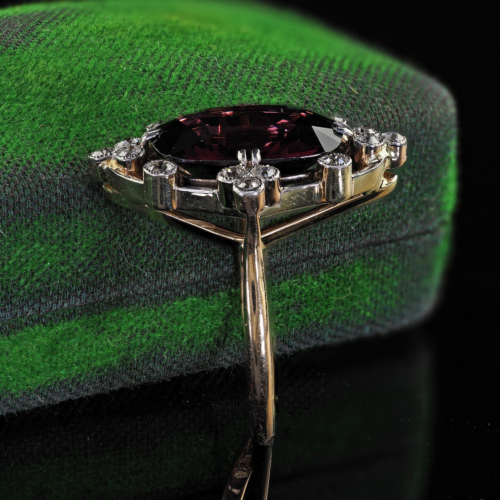 Antique Cushion Cut Vintage Retro 18K Yellow Gold Natural Spinel and Diamond Cocktail Ring - GIA For Sale