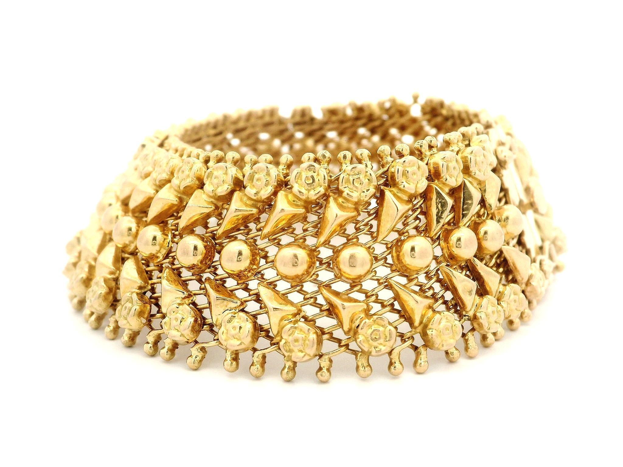 Vintage Retro 18k Yellow Gold Repousse Flower Work Wide Strap Bracelet In Excellent Condition For Sale In Montclair, NJ