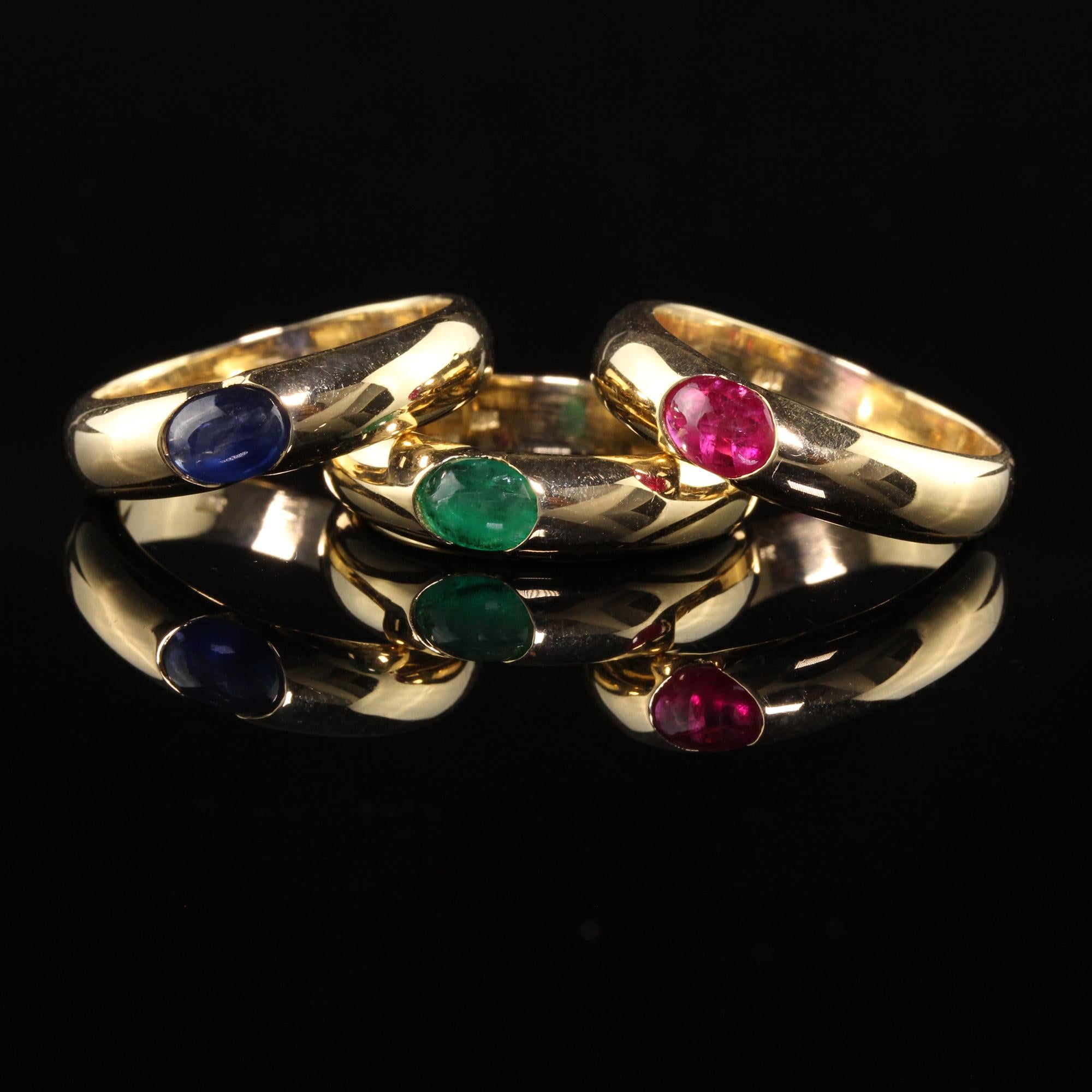 Gypsy-Ring-Set, Retro, 18 Karat Gelbgold, Rubin, Smaragd, Saphir (Cabochon)