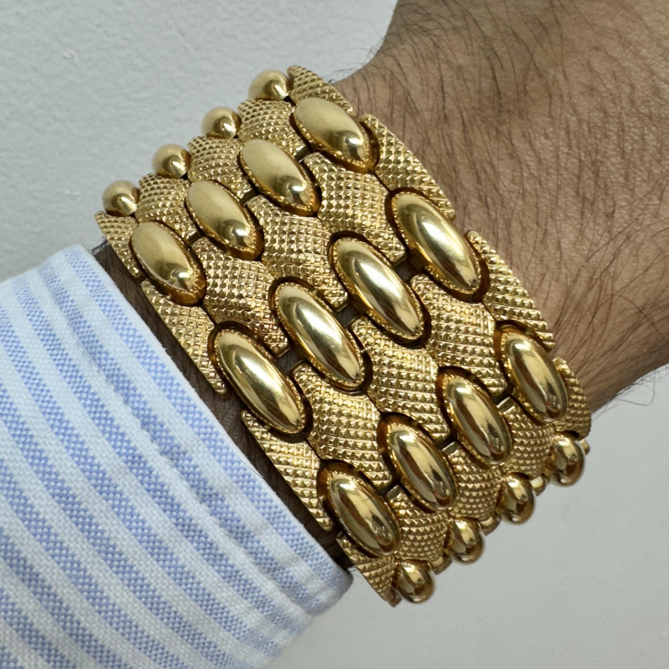 Vintage Retro 18K Yellow Gold Wide Multi-Link Bracelet In Excellent Condition For Sale In Miami, FL