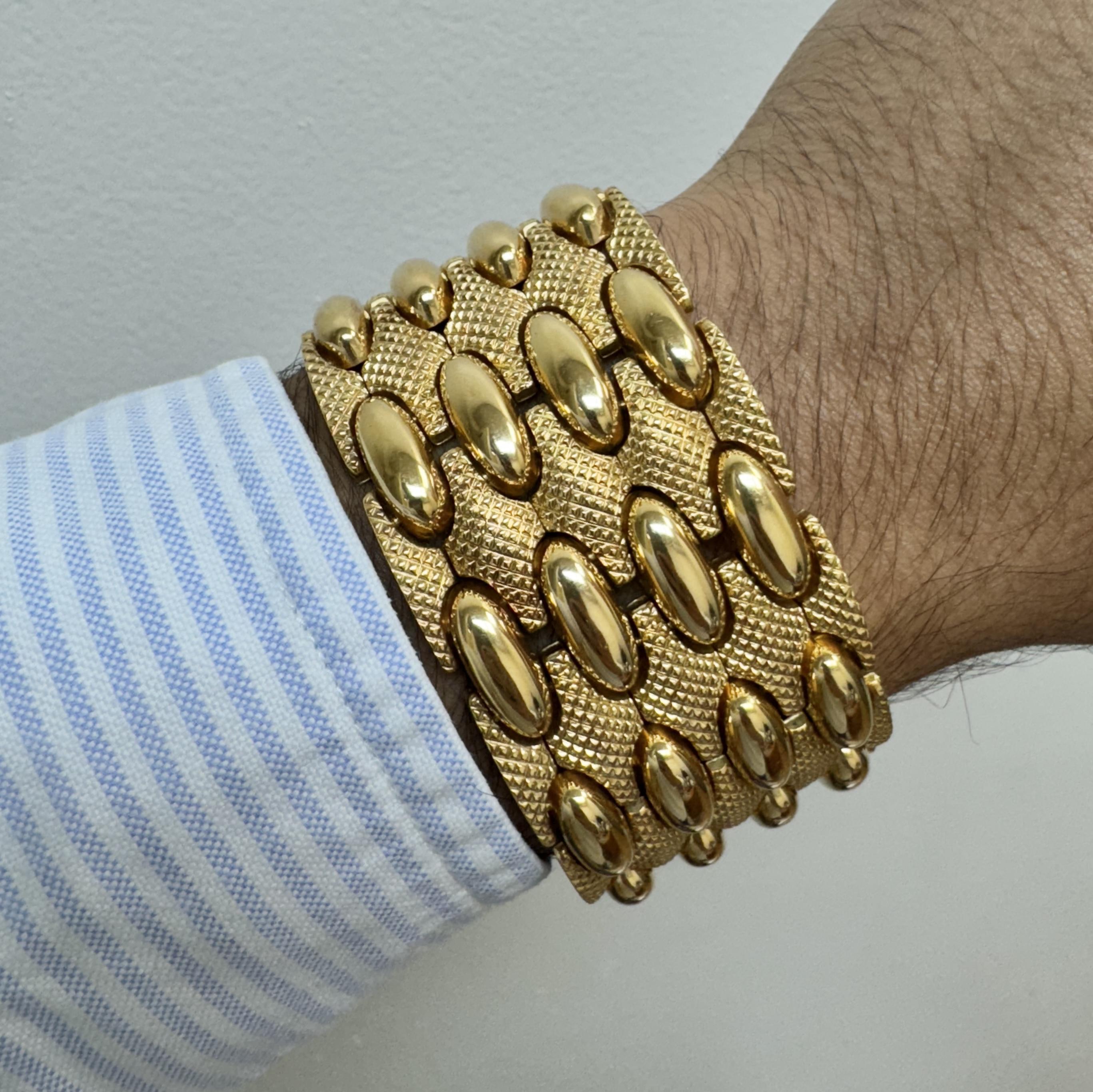 Vintage Retro 18K Yellow Gold Wide Multi-Link Bracelet For Sale 1