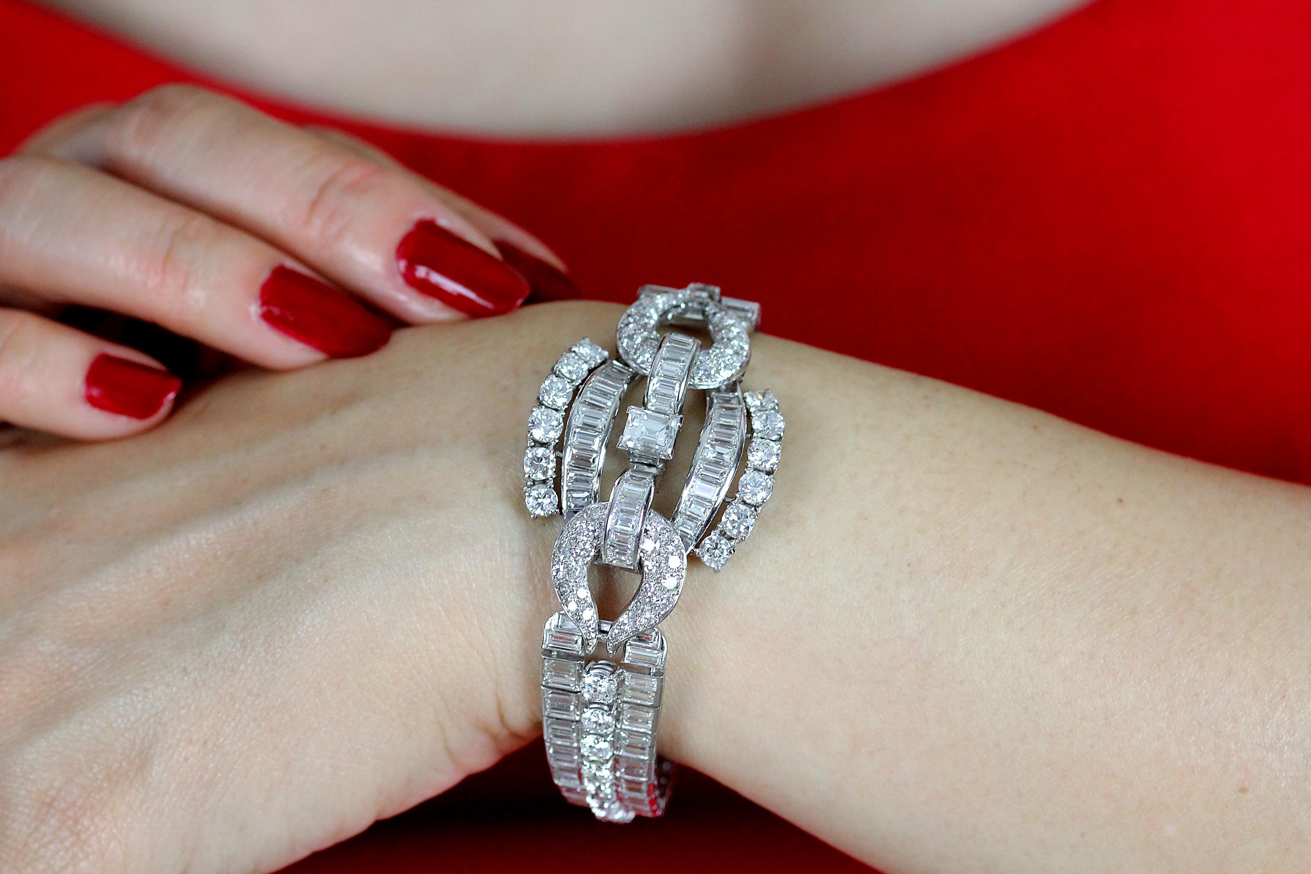 A splendorous 1940s in the Art Deco style bracelet, handcrafted in platinum. It features a mixture of exceptionally high quality round and baguette-cut diamonds. Light up the room in this stunning bracelet that will be sure to have everyone