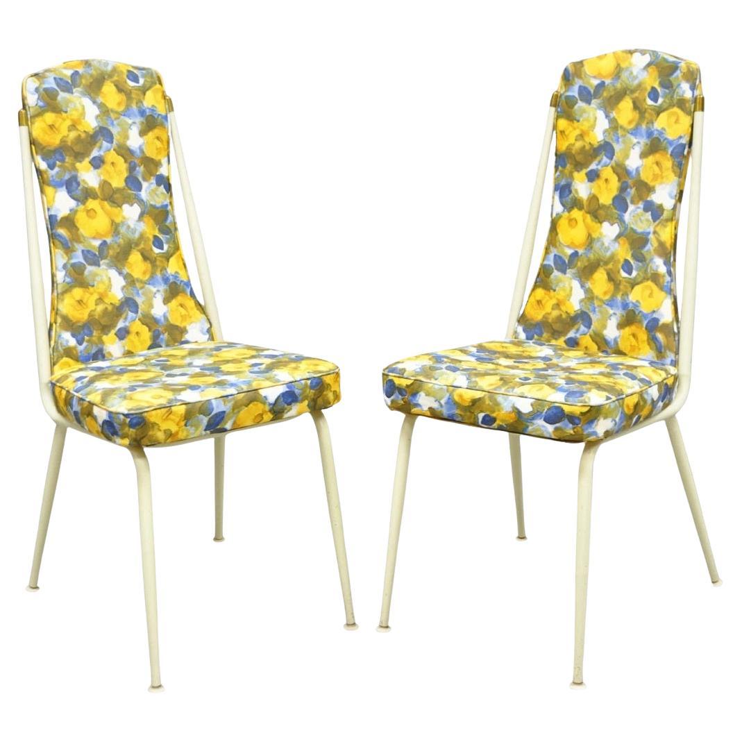 Vintage Retro Atomic Era Metal Kitchen Dining Chairs w/ Blue Yellow Flowers Pair en vente