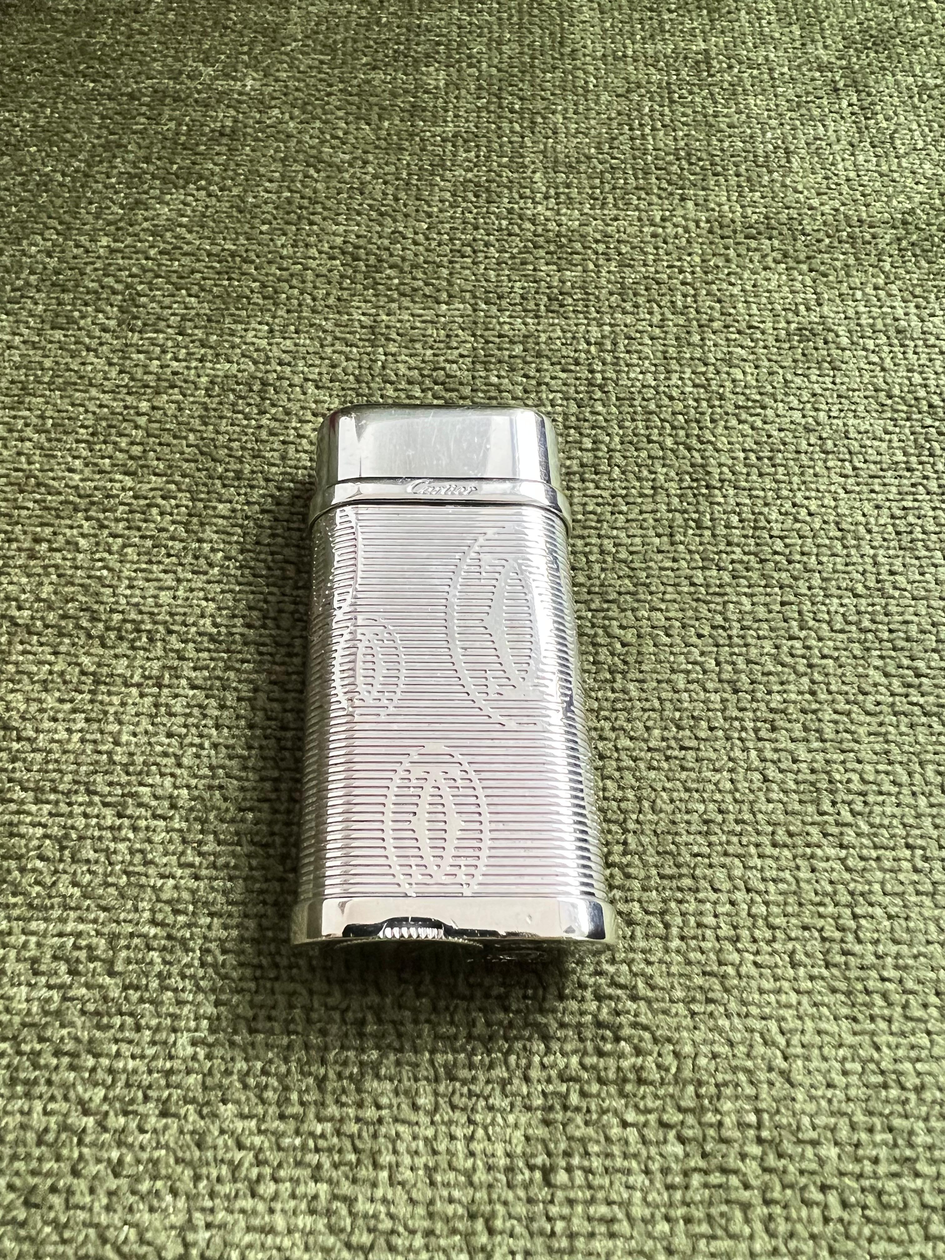 Vintage Retro Le Must De Cartier “C Logo” Lighter, Silver Palladium Finish In Excellent Condition In New York, NY
