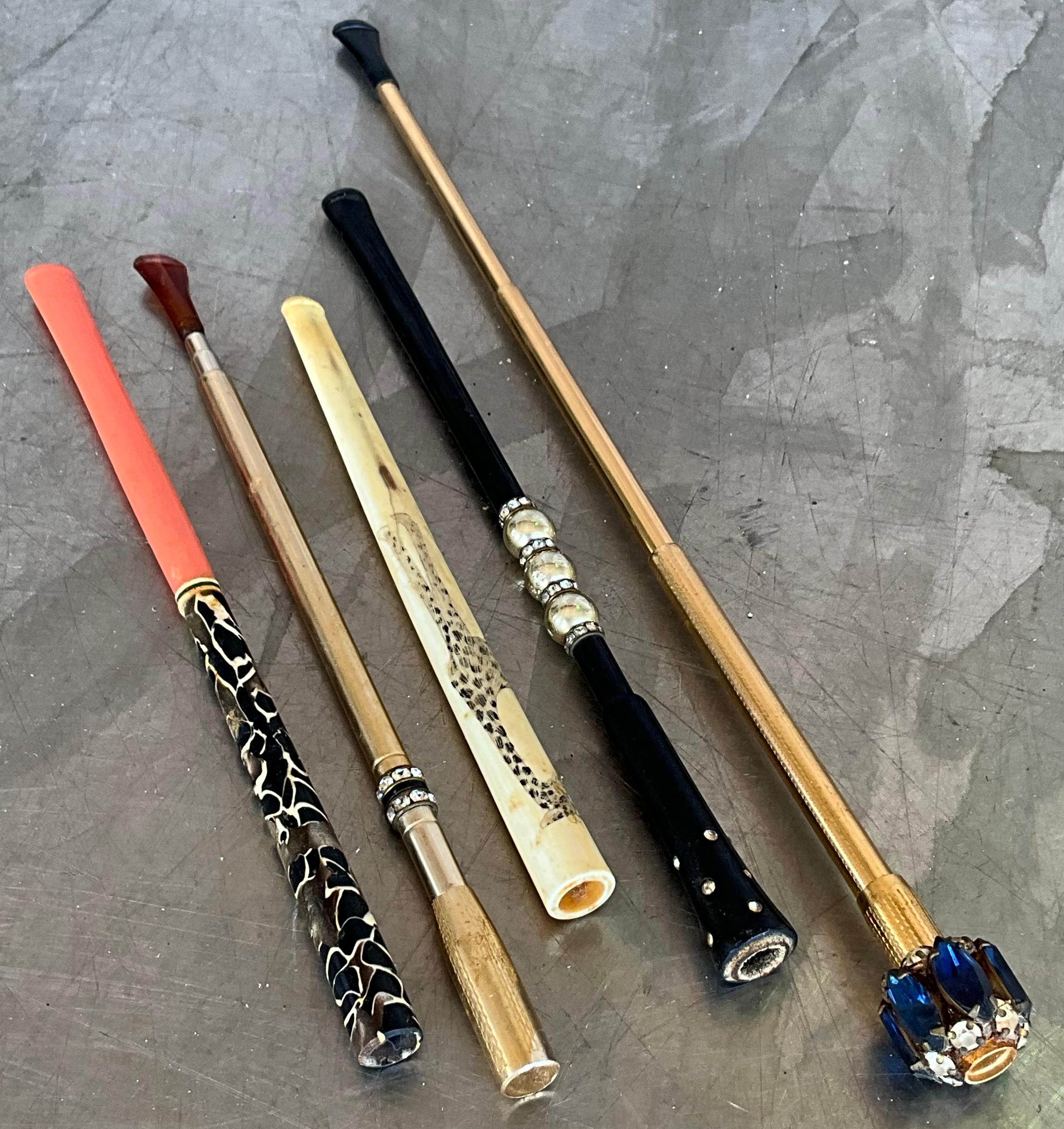 This Vintage Retro Cigarette Holder Set of 5 features five individual holders, each with its own distinct design, reflecting the diverse styles of the era. Typically crafted from materials like metal, Bakelite, plastic, or even luxurious materials