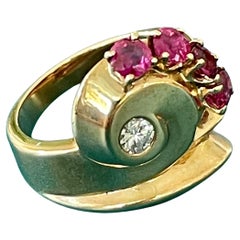 Vintage Retro Diamond and Ruby 14 Karat Yellow Gold Ring