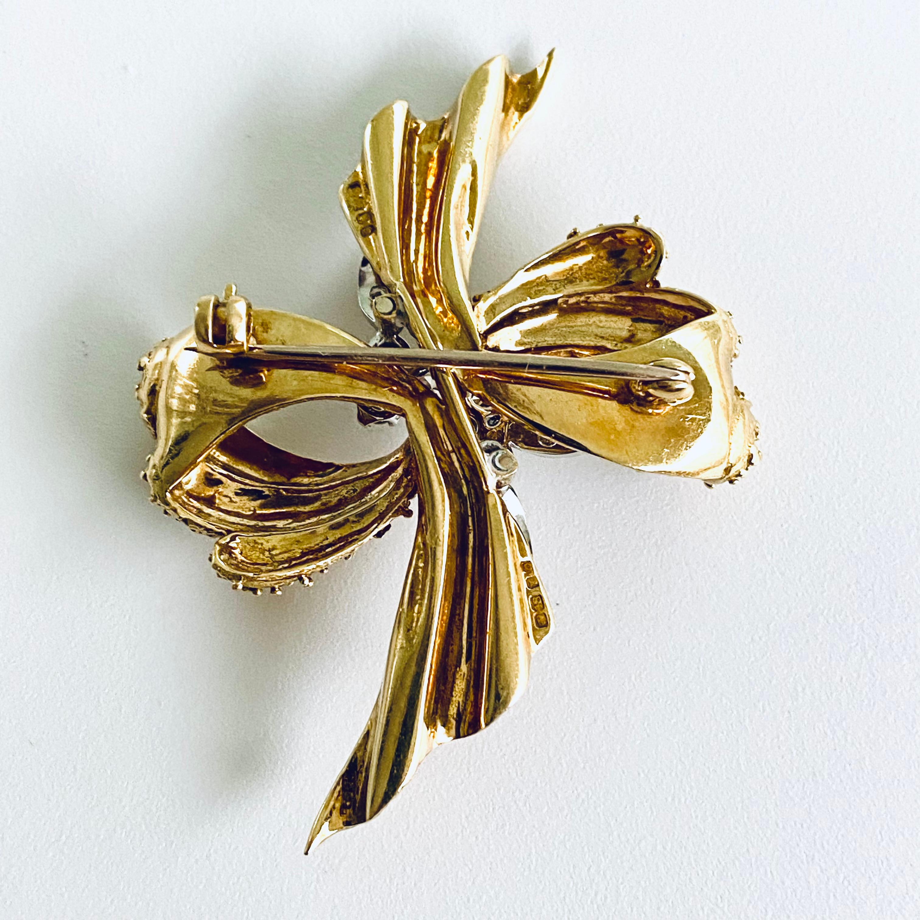 Vintage Retro 1969 Diamond 0.45 Carat Bow 2.25 Inch Brooch 18 Karat Yellow Gold  In Good Condition For Sale In New York, NY