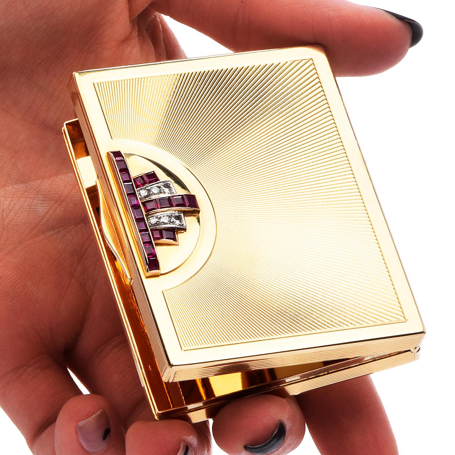 Boîte compacte rétro vintage en or jaune 14 carats avec diamants de Birmanie et rubis en vente 4