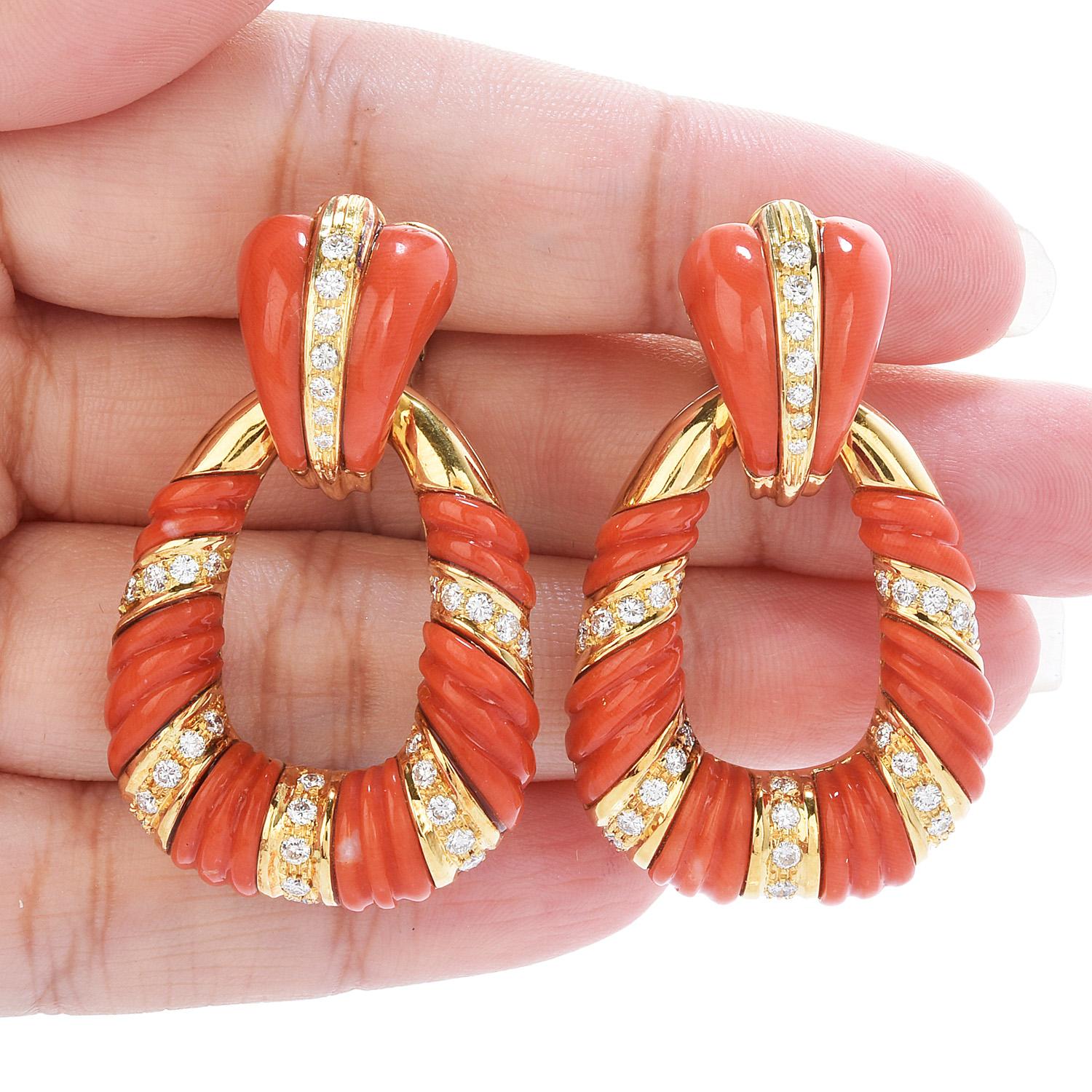 Vintage Retro Diamond Coral 18k Gold Twist Dangle Door-Knob Earrings In Excellent Condition In Miami, FL