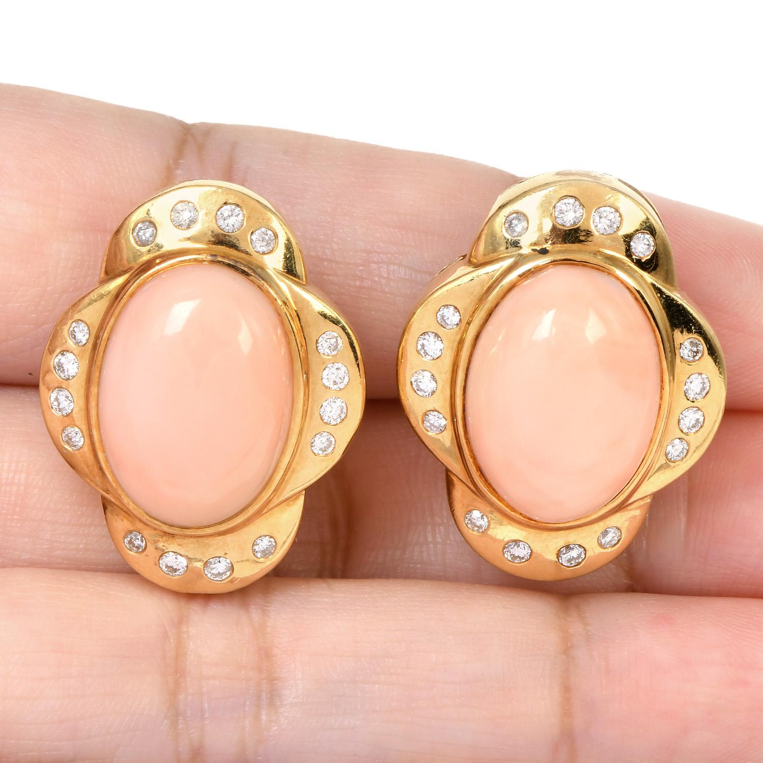 Cabochon Vintage Retro Diamond Coral 18K Yellow Gold Flower Clip On Earrings For Sale