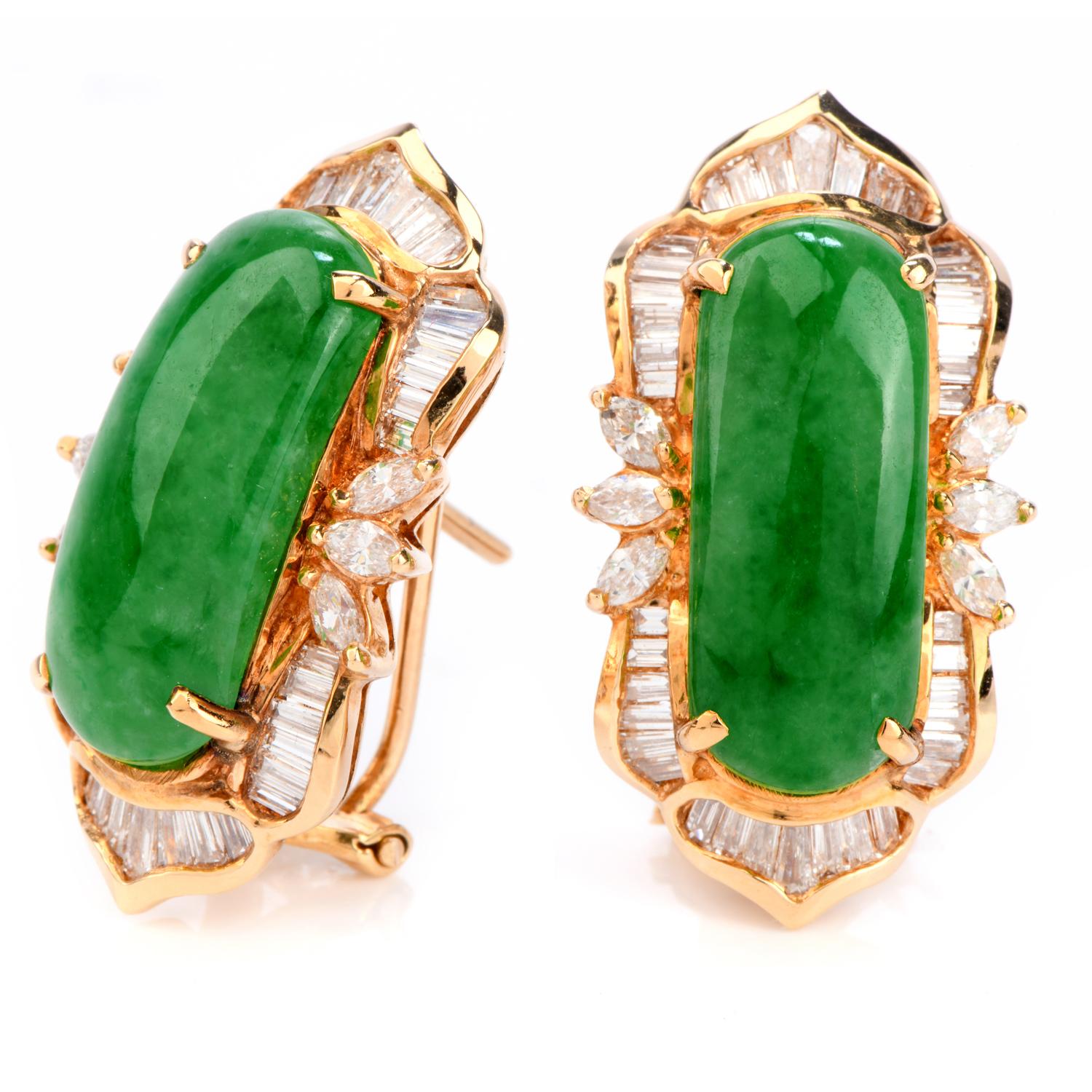 Captivate all the looks, thanks to this Vivid Green Jade & Diamond Earrings!

Be bold by wearing such a piece of art! These daring earrings are crafted with 18k yellow gold, weighing 18.8 grams and measuring 18 mm x 15 mm.

In the center there are