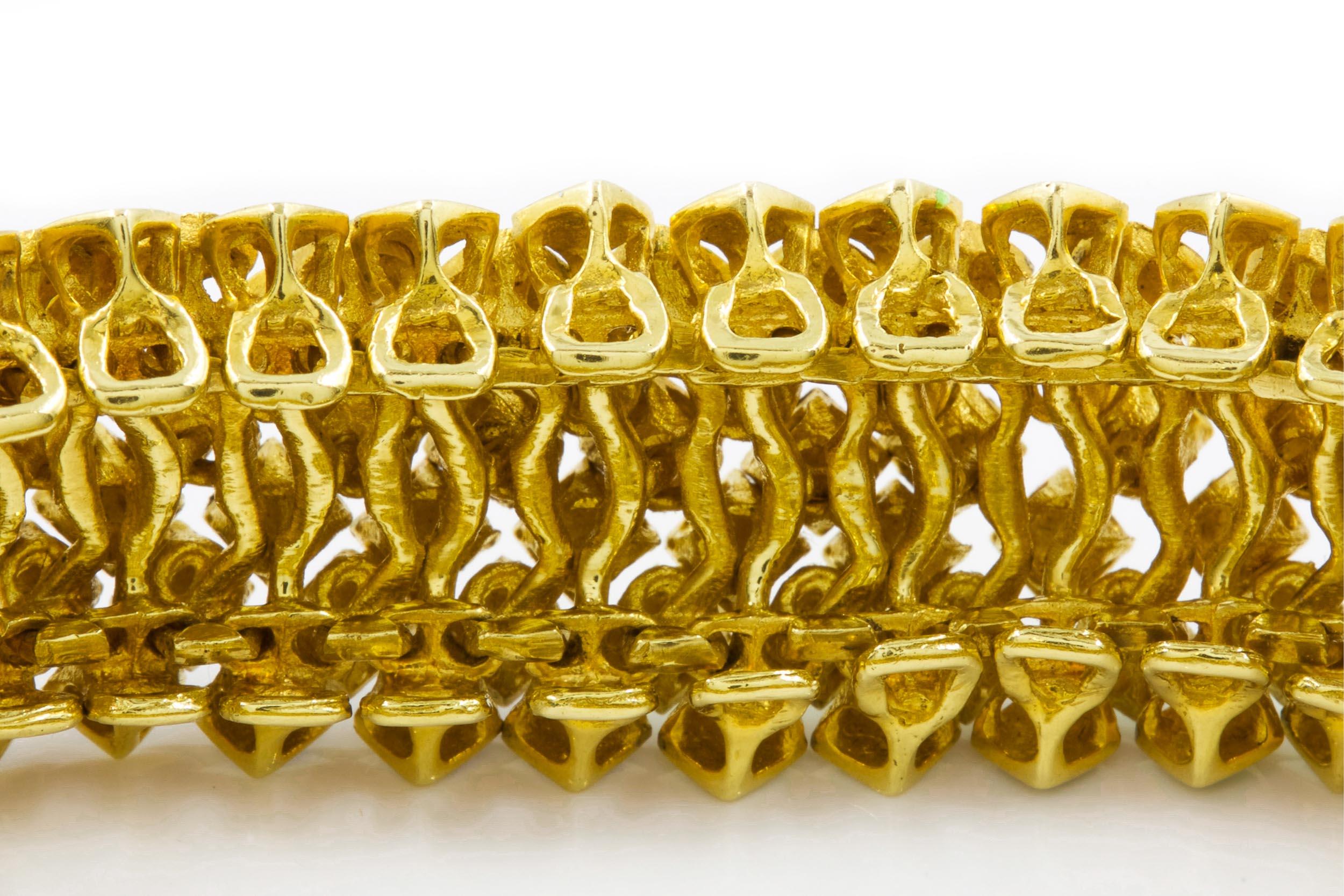 Vintage Retro Enameled Flexible-Link 18k Gold Bracelet circa 1960s 4