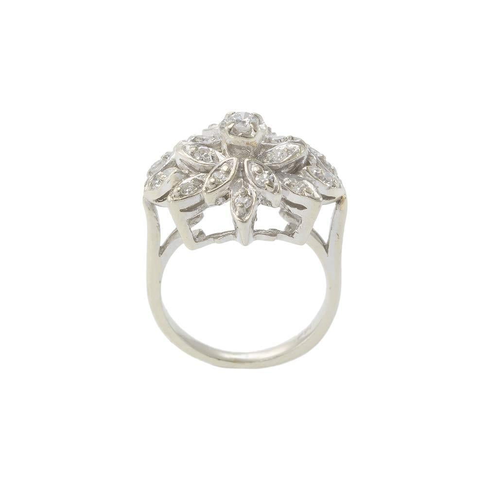 Vintage Retro Era 14KT White Gold Diamond Flower Cluster Ring In Good Condition For Sale In New York, NY