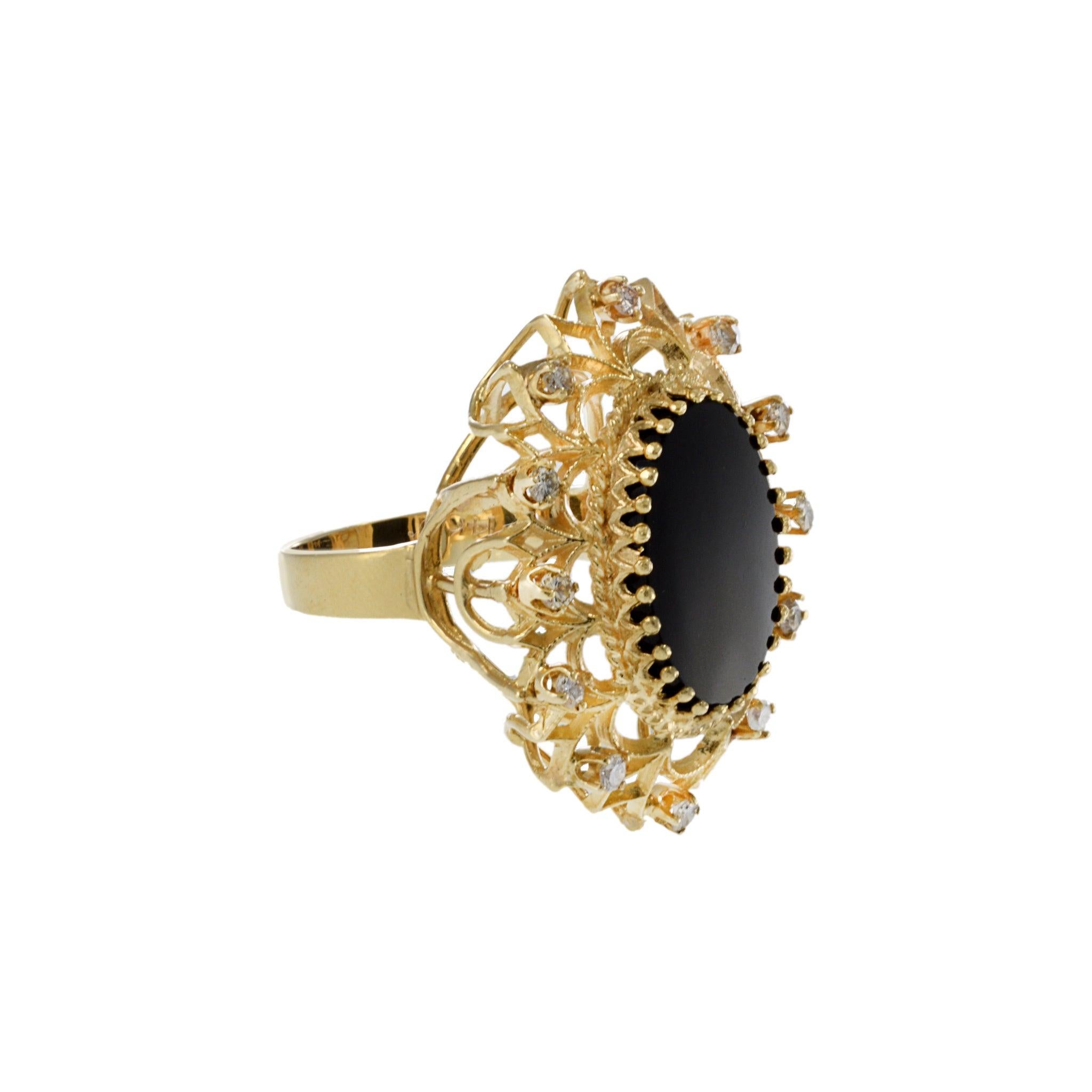 Rétro Vintage Retro Era 14KT Yellow Gold Black Onyx and Diamond Cocktail Ring en vente