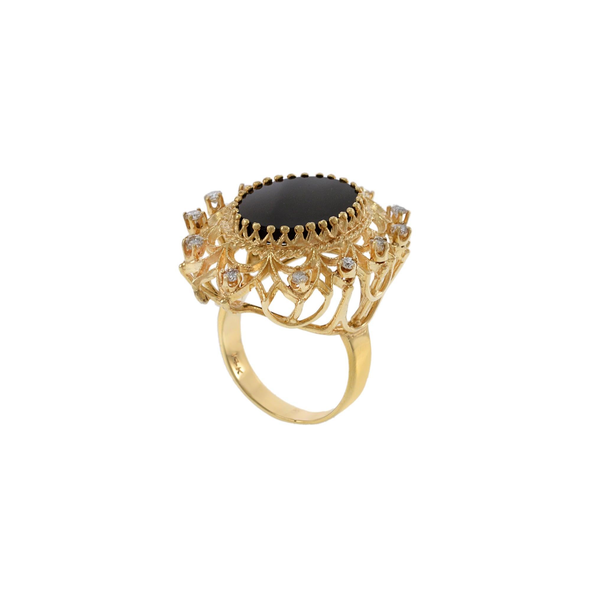 Taille ronde Vintage Retro Era 14KT Yellow Gold Black Onyx and Diamond Cocktail Ring en vente