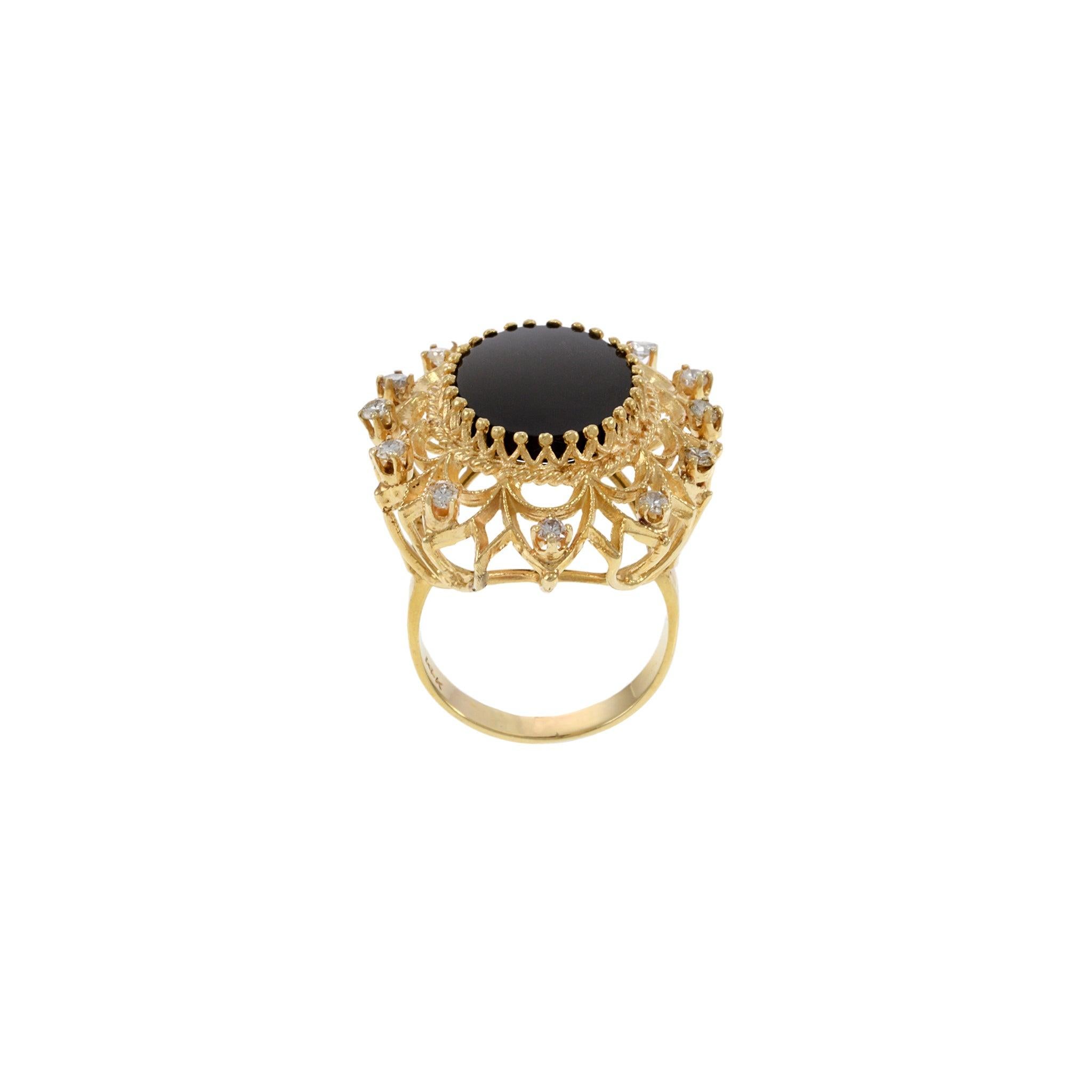 Vintage Retro Era 14KT Yellow Gold Black Onyx and Diamond Cocktail Ring Pour femmes en vente