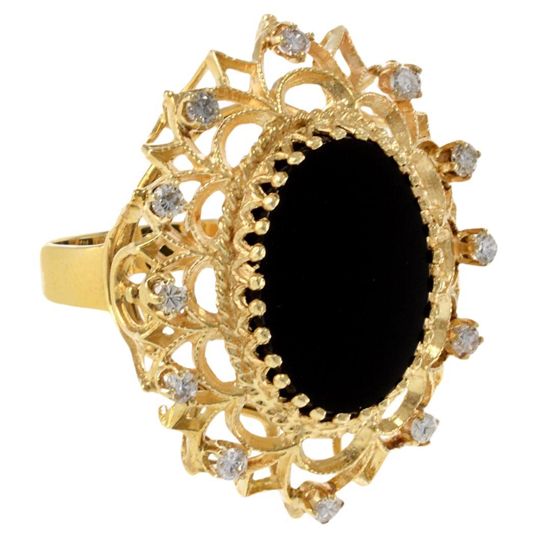 Vintage Retro Era 14KT Yellow Gold Black Onyx and Diamond Cocktail Ring en vente