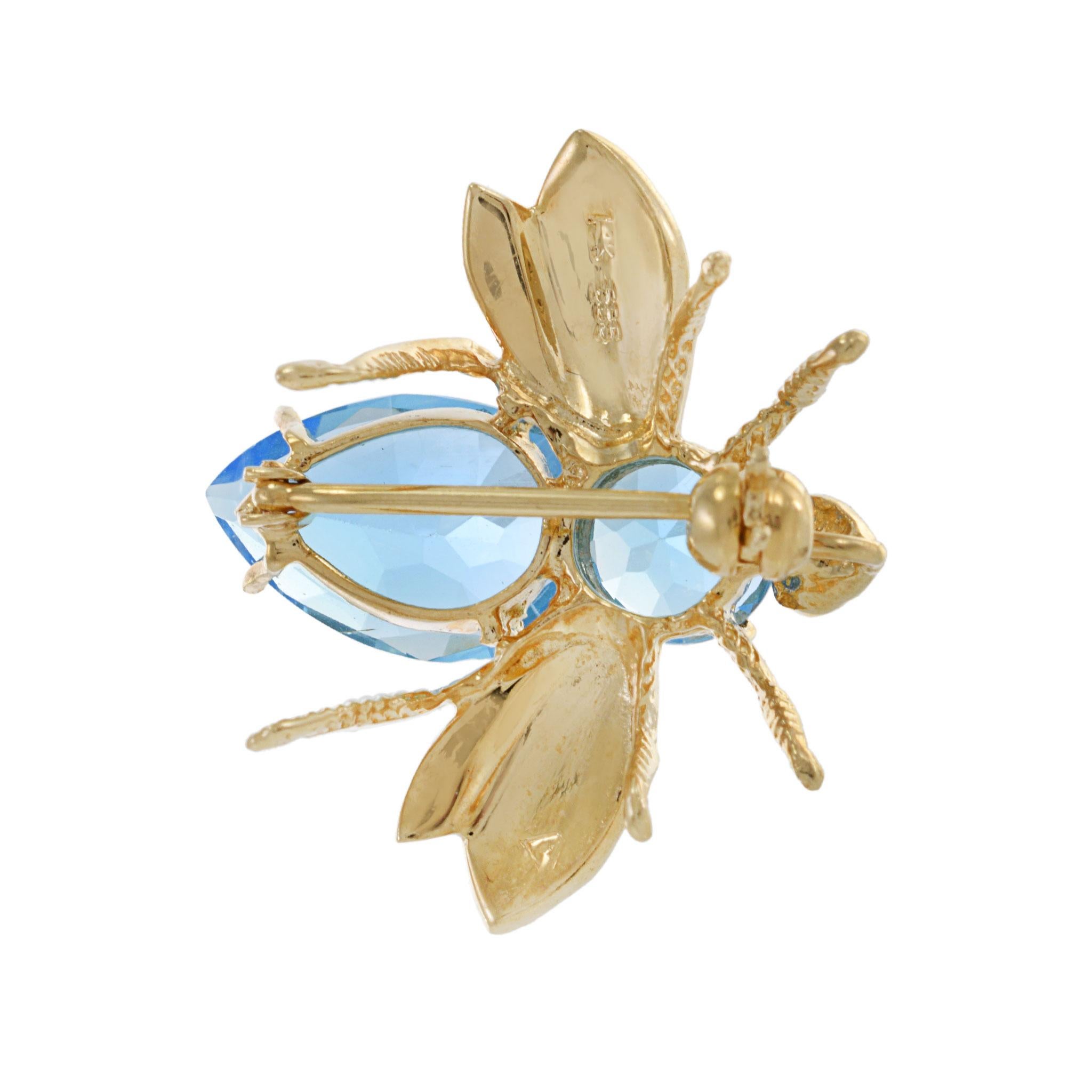 Vintage Retro Era 14KT Yellow Gold Blue Topaz Lapel Fly Pin In Excellent Condition For Sale In New York, NY