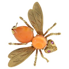 Vintage Retro Era 14KT Yellow Gold Cornelian And Ruby Fly Lapel Pin