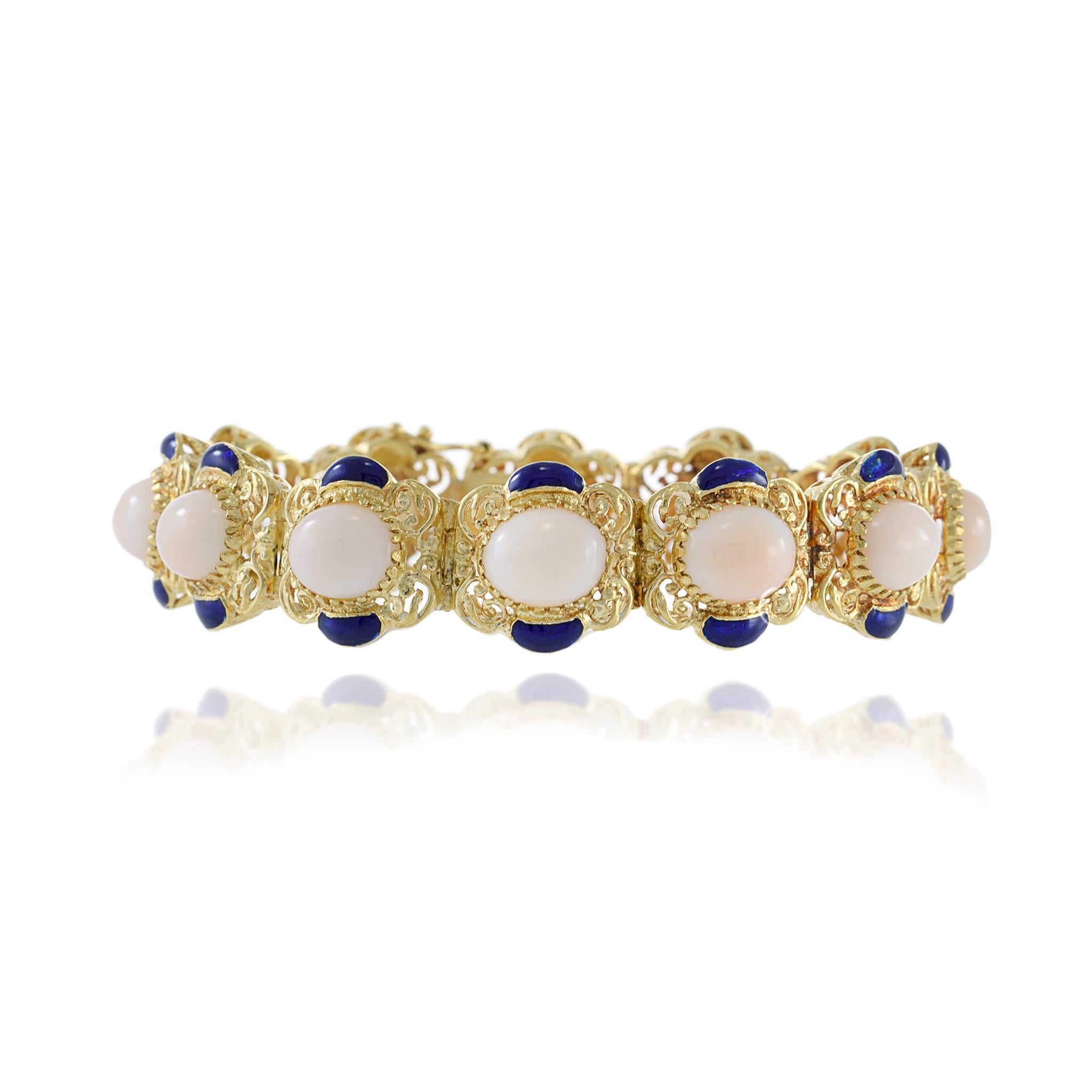 Vintage Retro Era 18KT Gelbgold Engel Haut Koralle und blaue Emaille Link Armband im Zustand „Hervorragend“ in New York, NY