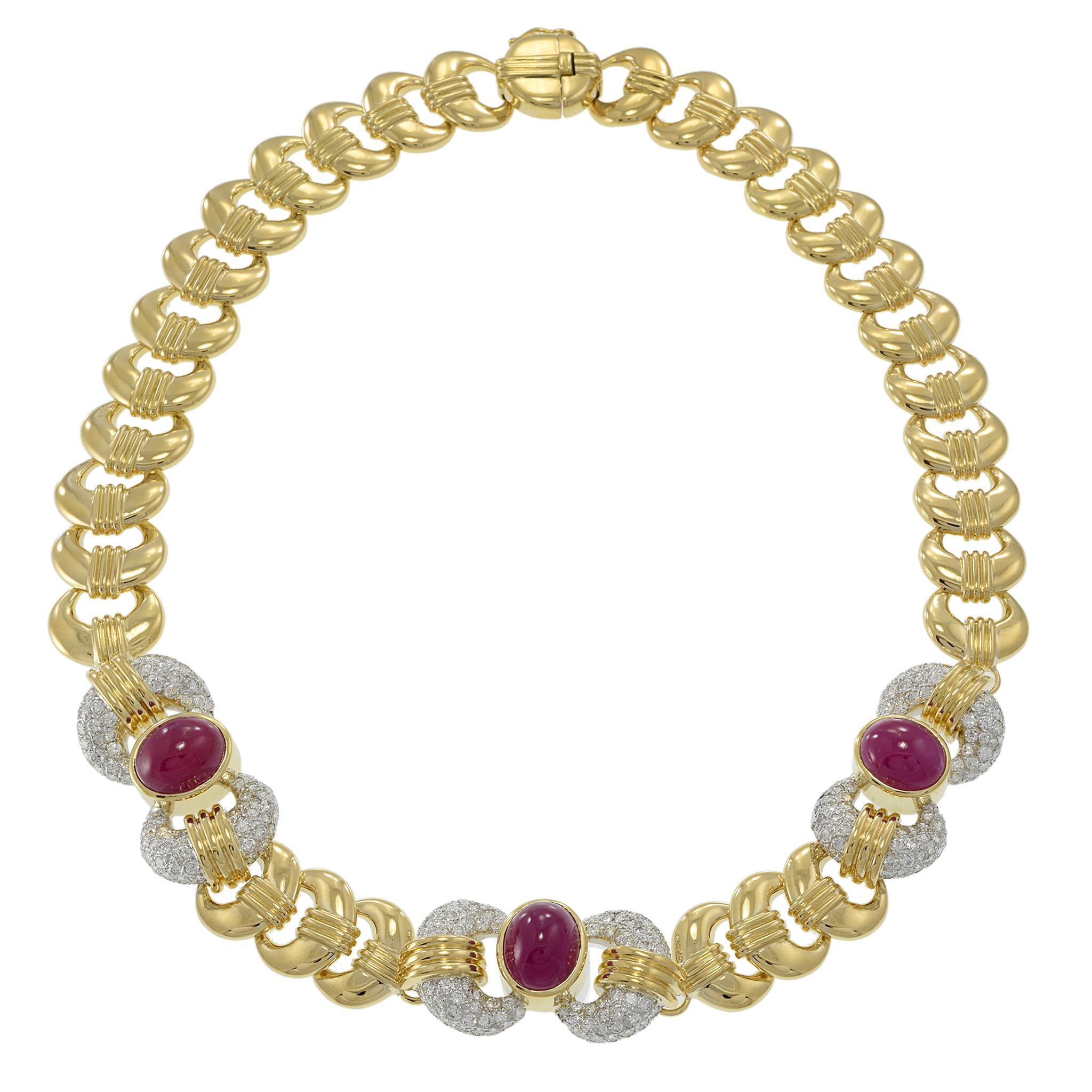 Cabochon Collana girocollo in oro giallo 18KT con rubini e diamanti di epoca vintage e retrò in vendita