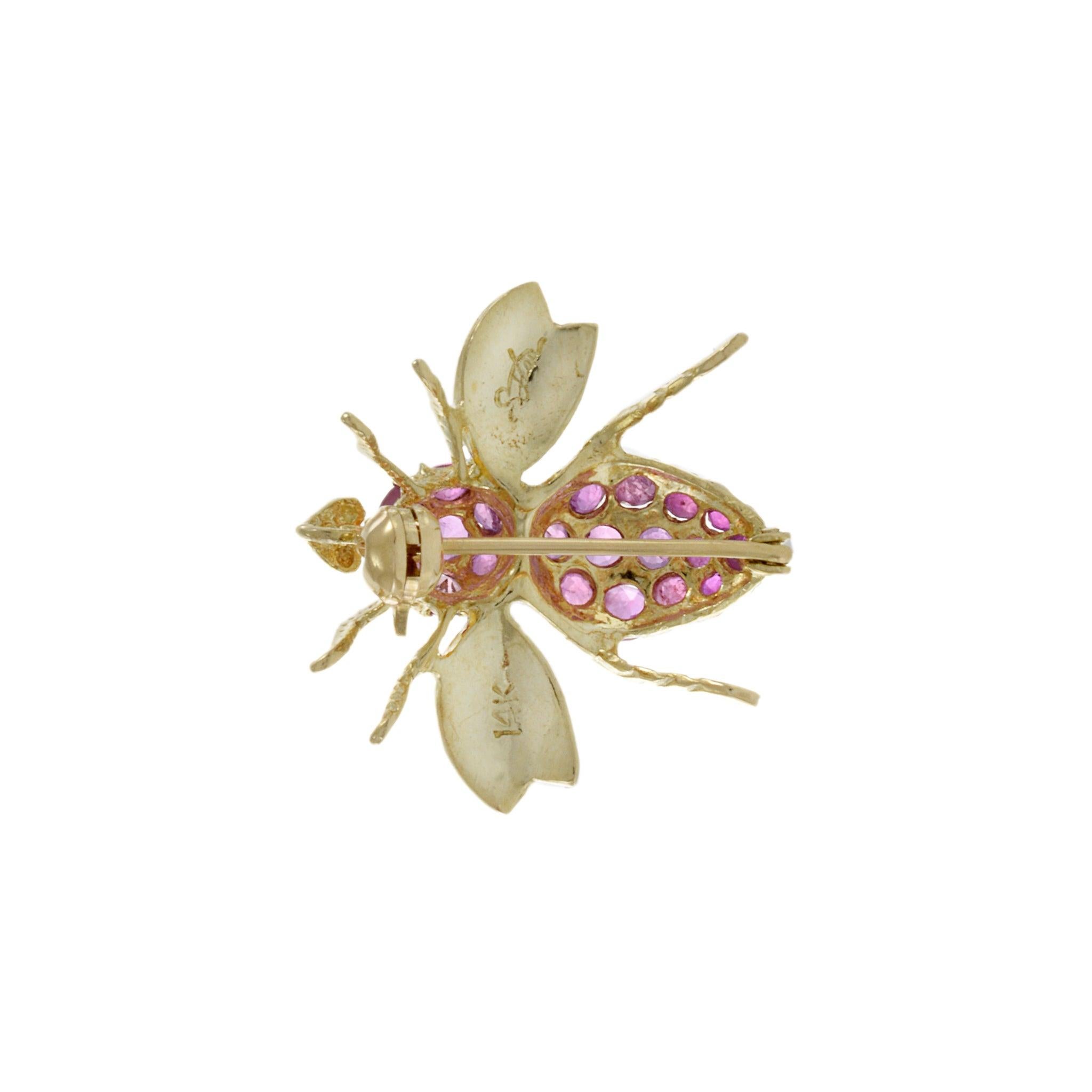 Vintage Retro Era 18KT Yellow Gold Ruby Lapel Fly Pin In Excellent Condition For Sale In New York, NY