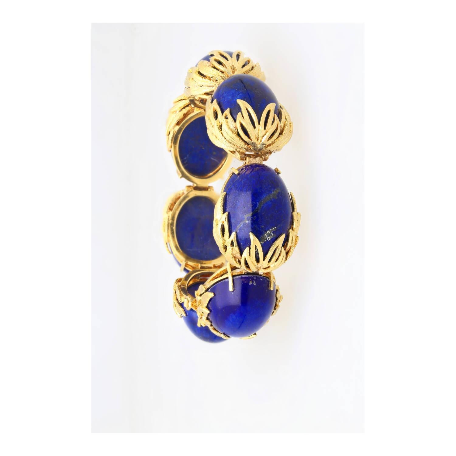Oval Cut Vintage Retro Era 2.50 CTTW Blue Lapis Lazuli Bracelet in Floral 18K Yellow Gold For Sale