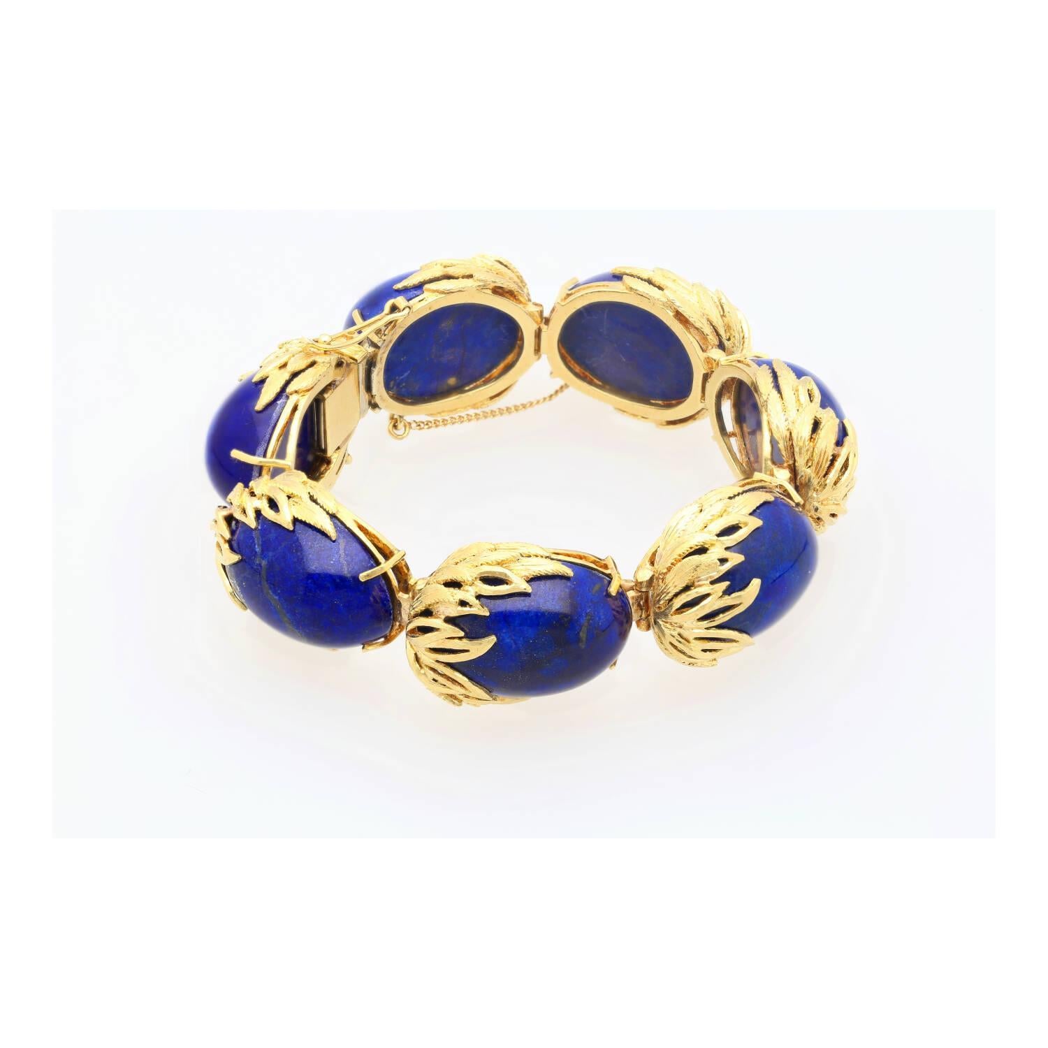 Women's Vintage Retro Era 2.50 CTTW Blue Lapis Lazuli Bracelet in Floral 18K Yellow Gold For Sale