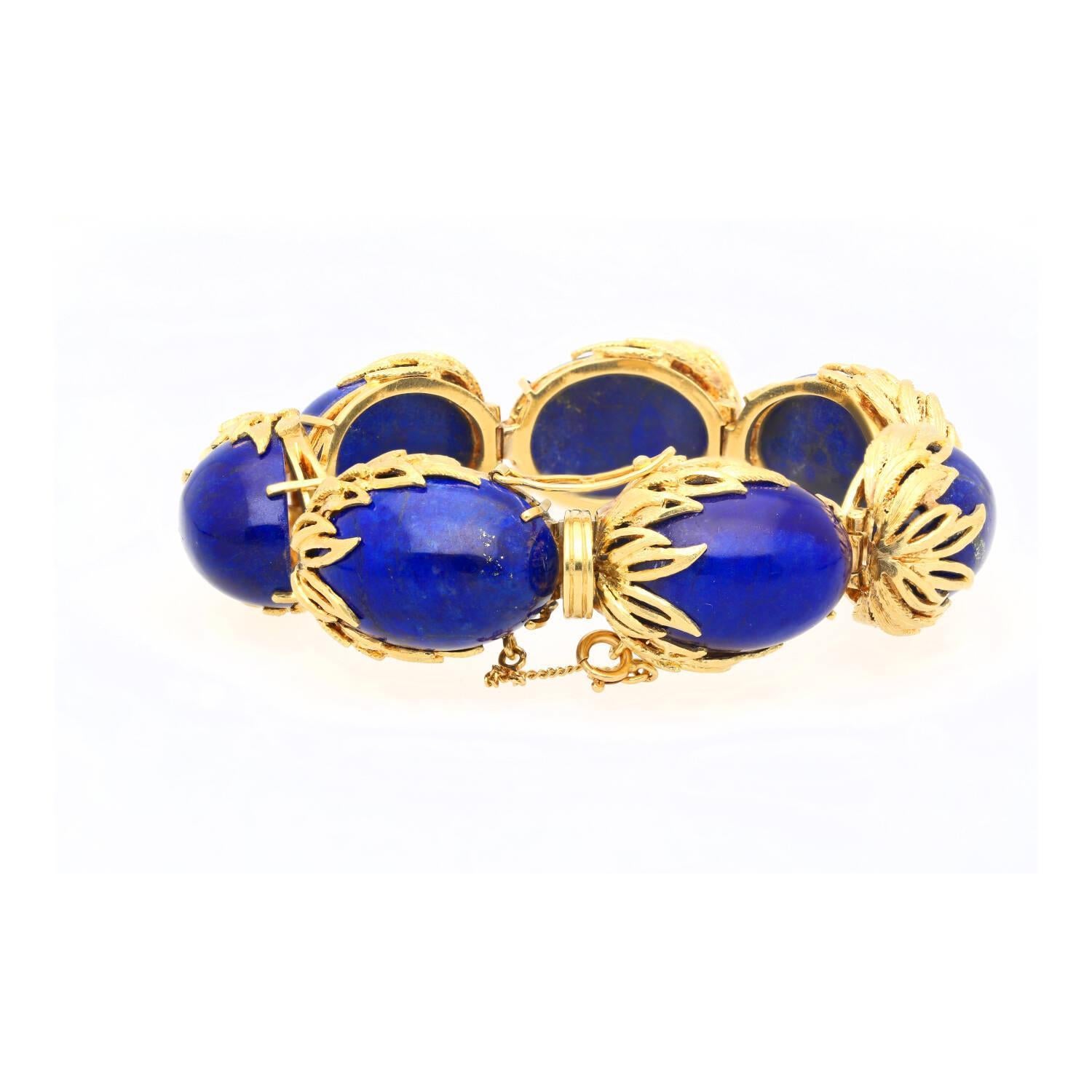 Vintage Retro Era 2.50 CTTW Blue Lapis Lazuli Bracelet in Floral 18K Yellow Gold For Sale 3