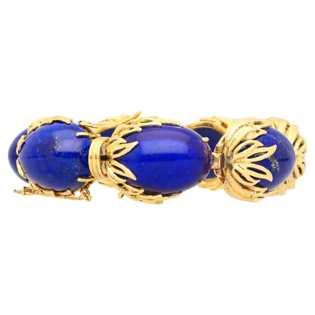 Vintage Retro Era 2.50 CTTW Blue Lapis Lazuli Bracelet in Floral 18K Yellow Gold For Sale