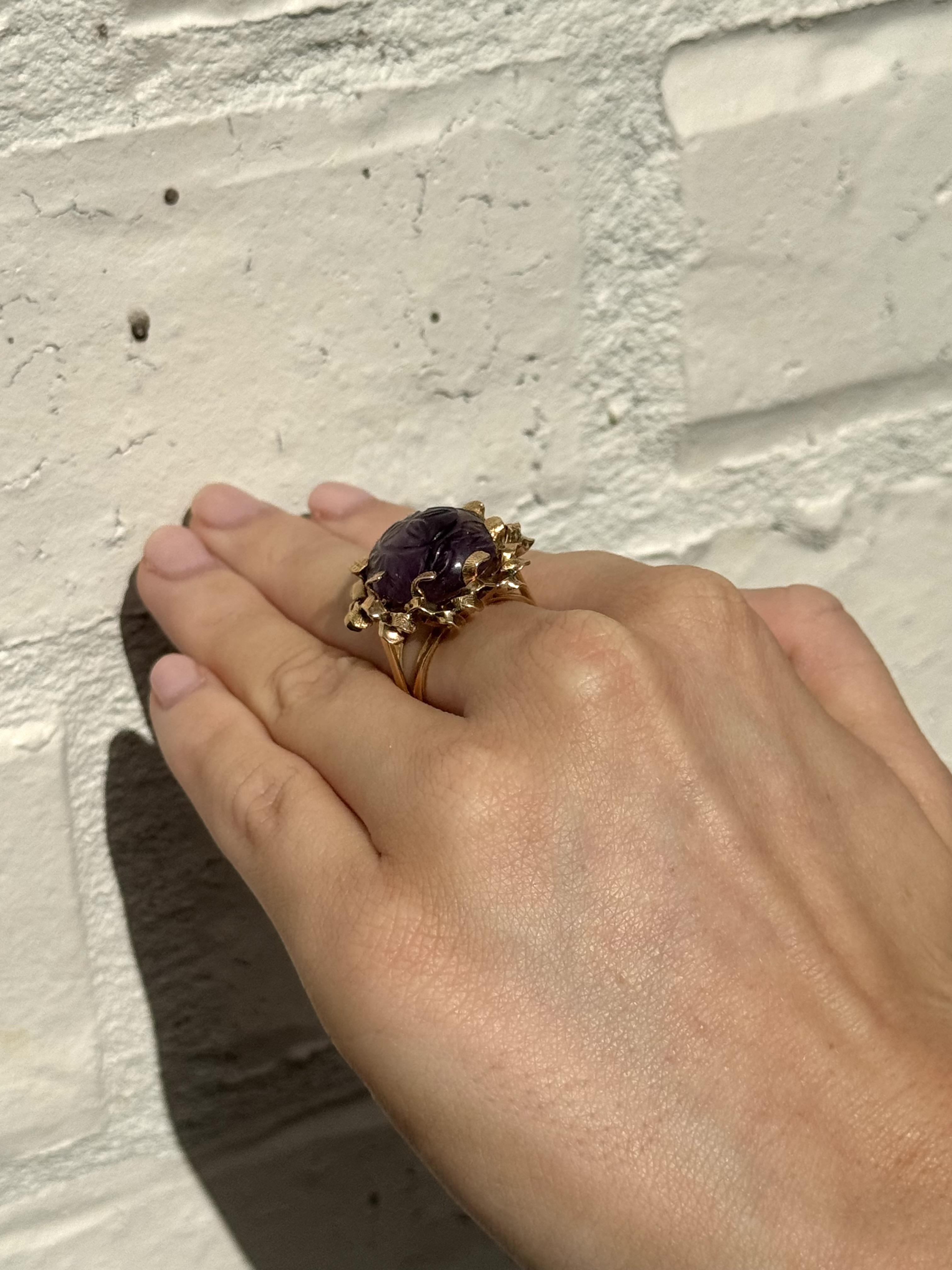 Vintage Retro Era Carved Amethyst Cocktail Ring 14K Rose Gold In Good Condition For Sale In Montgomery, AL