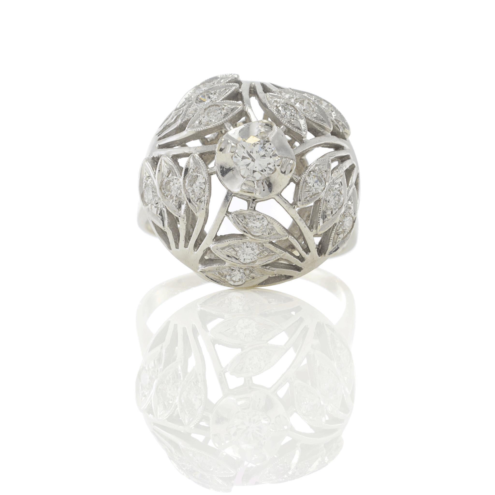 Anillo de diamantes en forma de cúpula vintage retro Corte redondo en venta