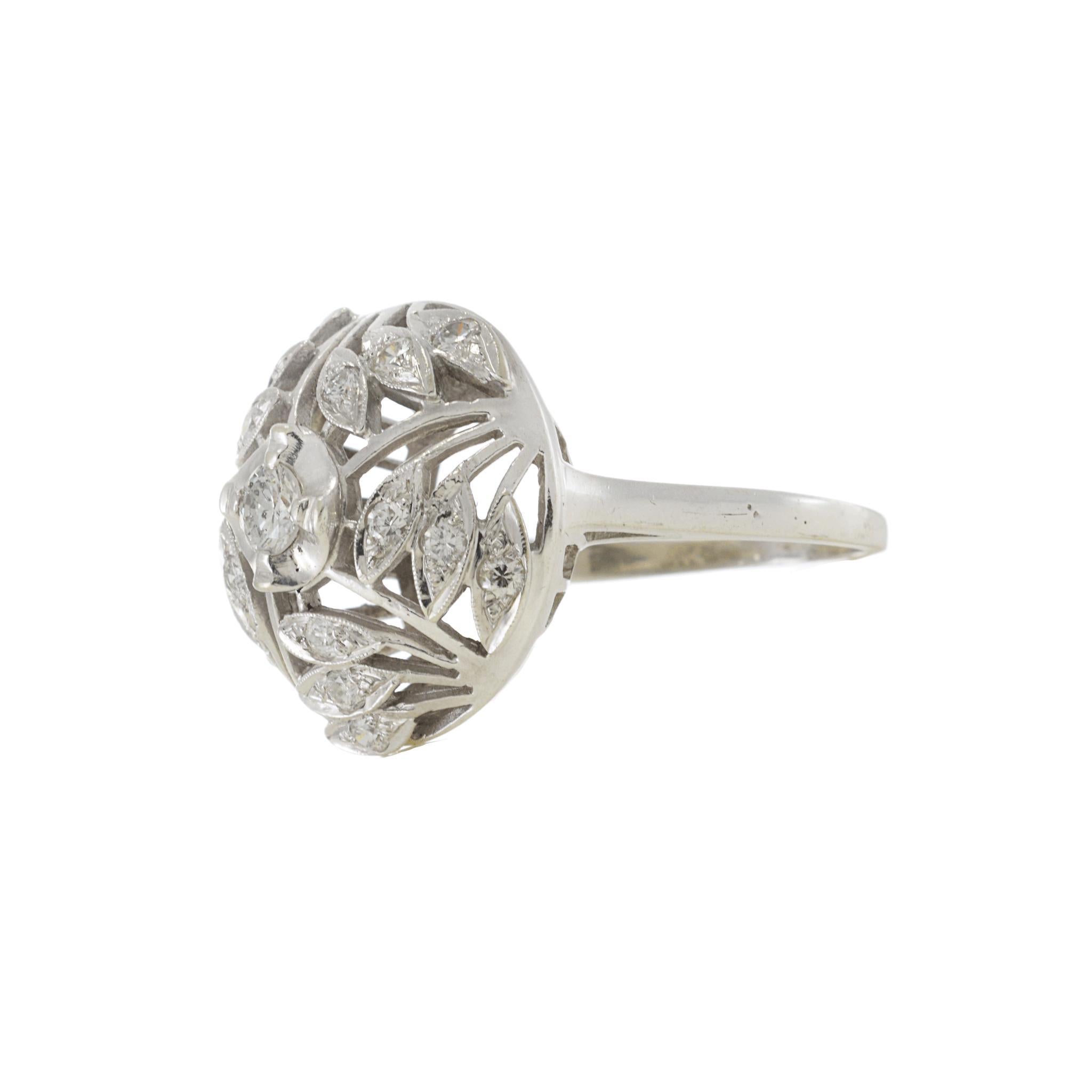 Anillo de diamantes en forma de cúpula vintage retro en Bueno estado para la venta en New York, NY