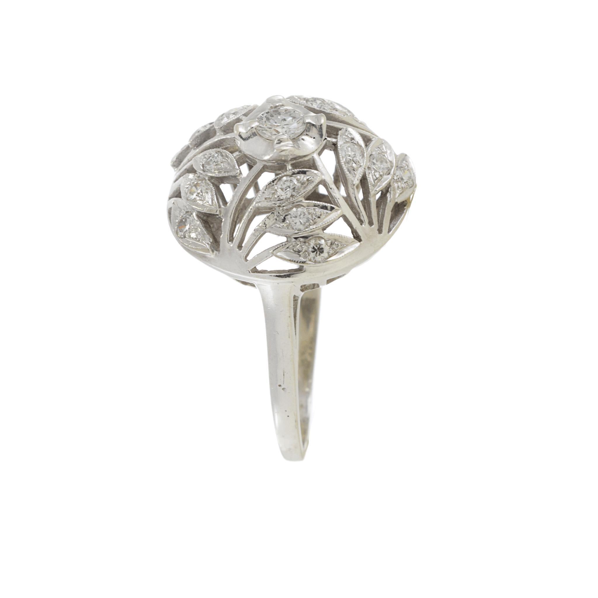 Anillo de diamantes en forma de cúpula vintage retro en venta 3