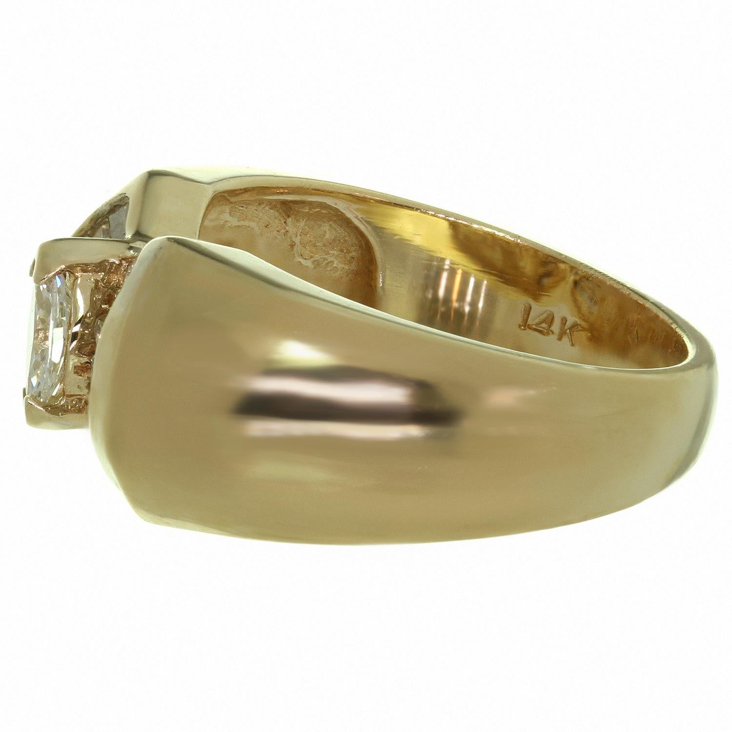 Vintage Retro Fancy-Cut Diamond Yellow Gold Wide Ring In Excellent Condition For Sale In New York, NY