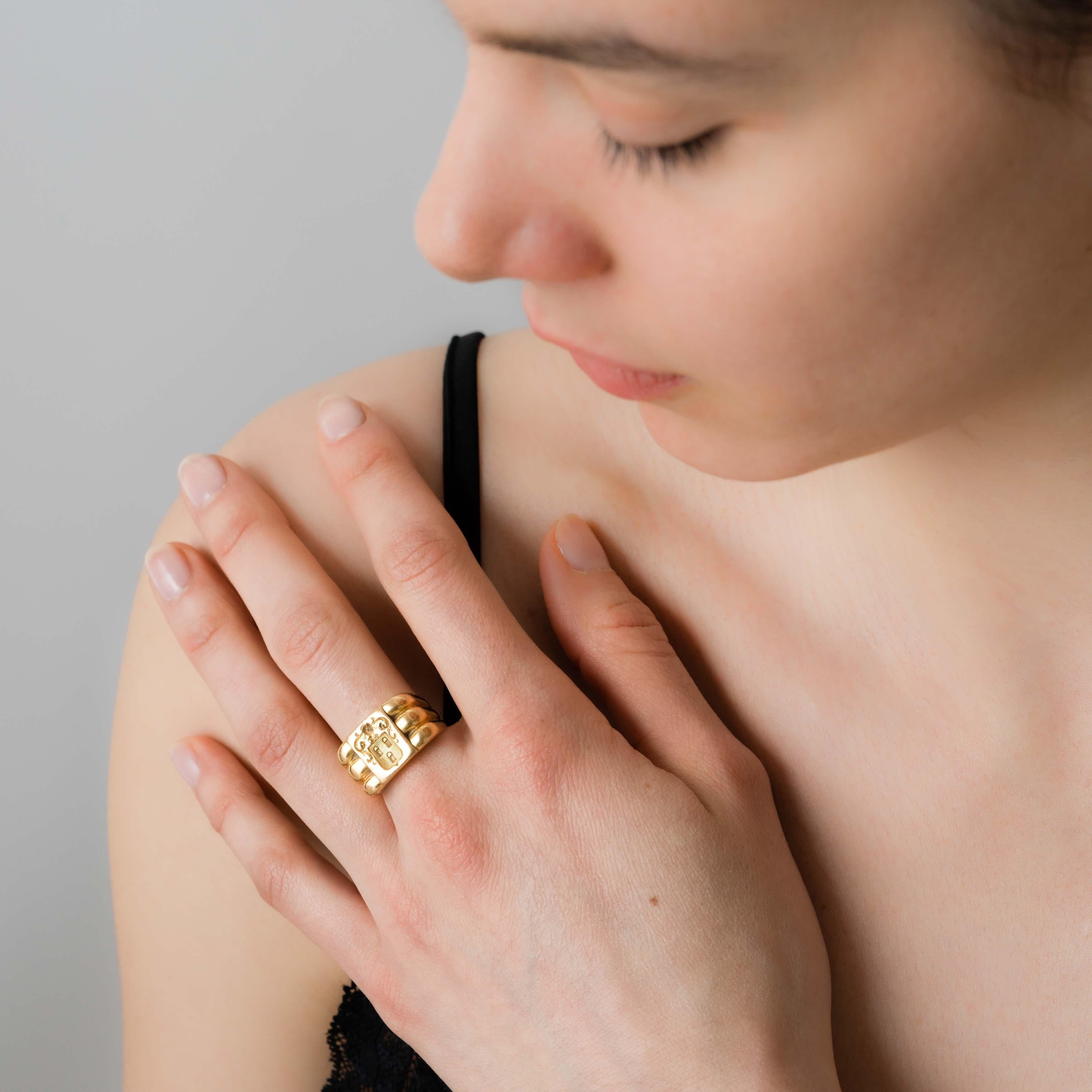 Vintage Retro French 18 Karat Signet Ring For Sale 3