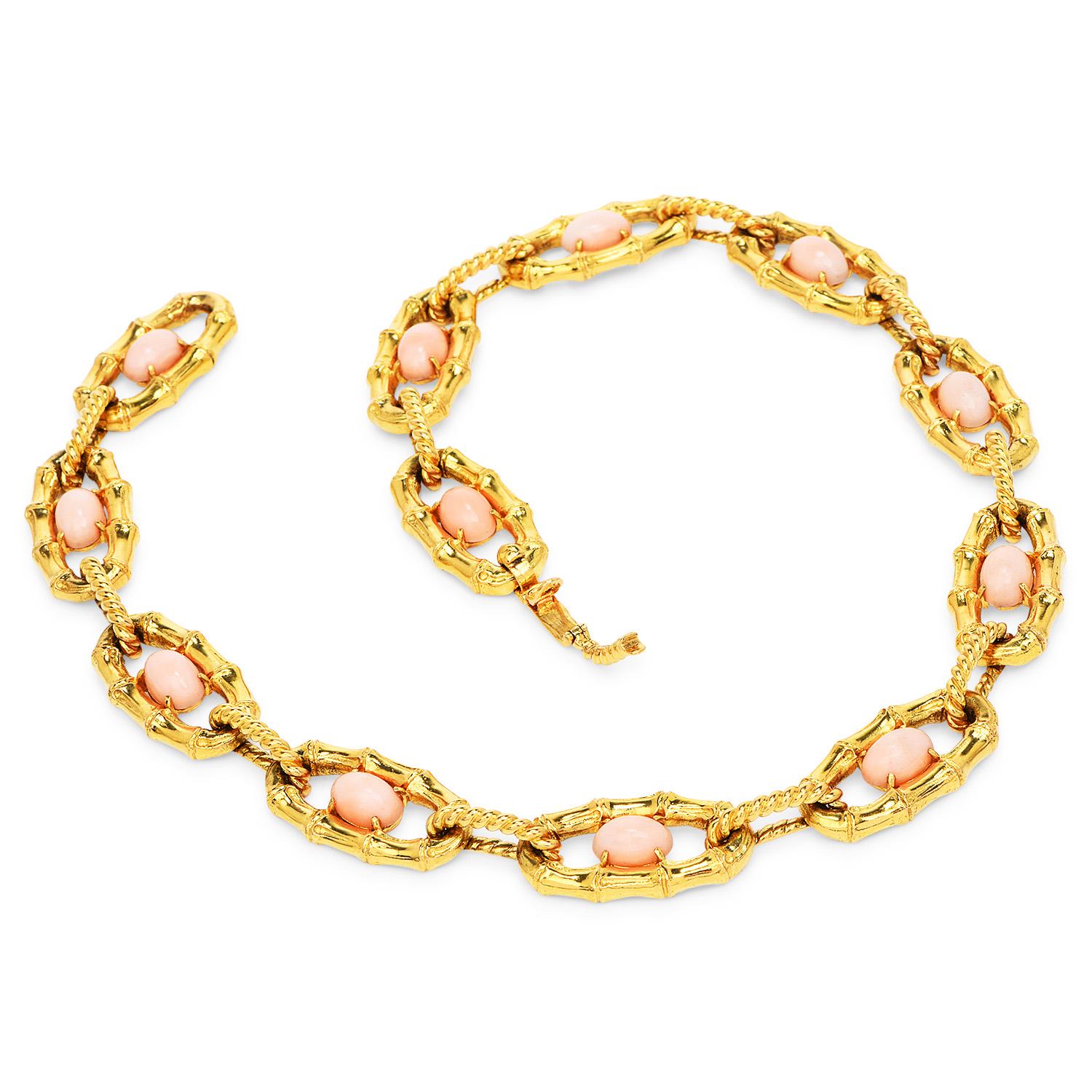 A high-quality link necklace, made in France.

Exquisite textured with bamboo & rope link design, from circa 1980s, a pink coral piece crafted in solid 18K yellow gold.

Centered by 12 cabochons oval cut genuine pink Coral, measuring 10 mm x 6 mm x