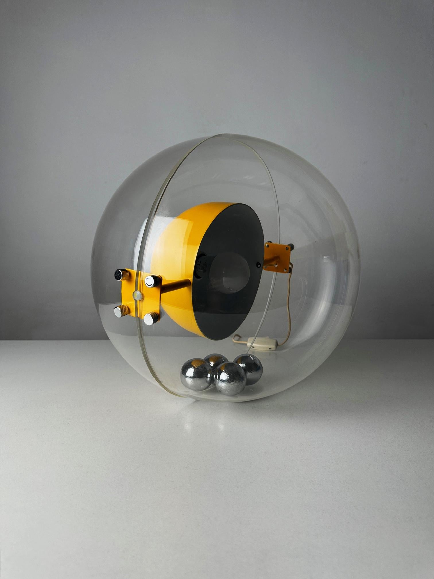Vintage retro futuristic Globe by Rafael Carreras for Tramo 1971 Space Age In Good Condition In BARCELONA, ES