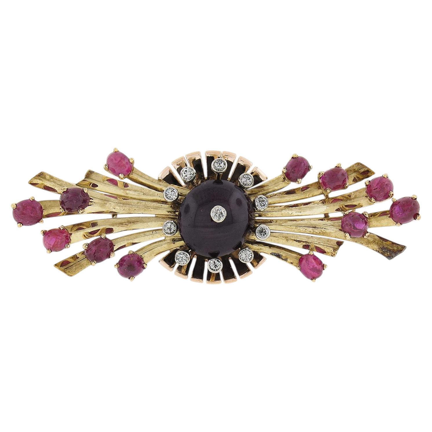 Broche vintage retro con rubí en cabujón dorado y diamantes en forma de ramillete de 0,25 ct en total