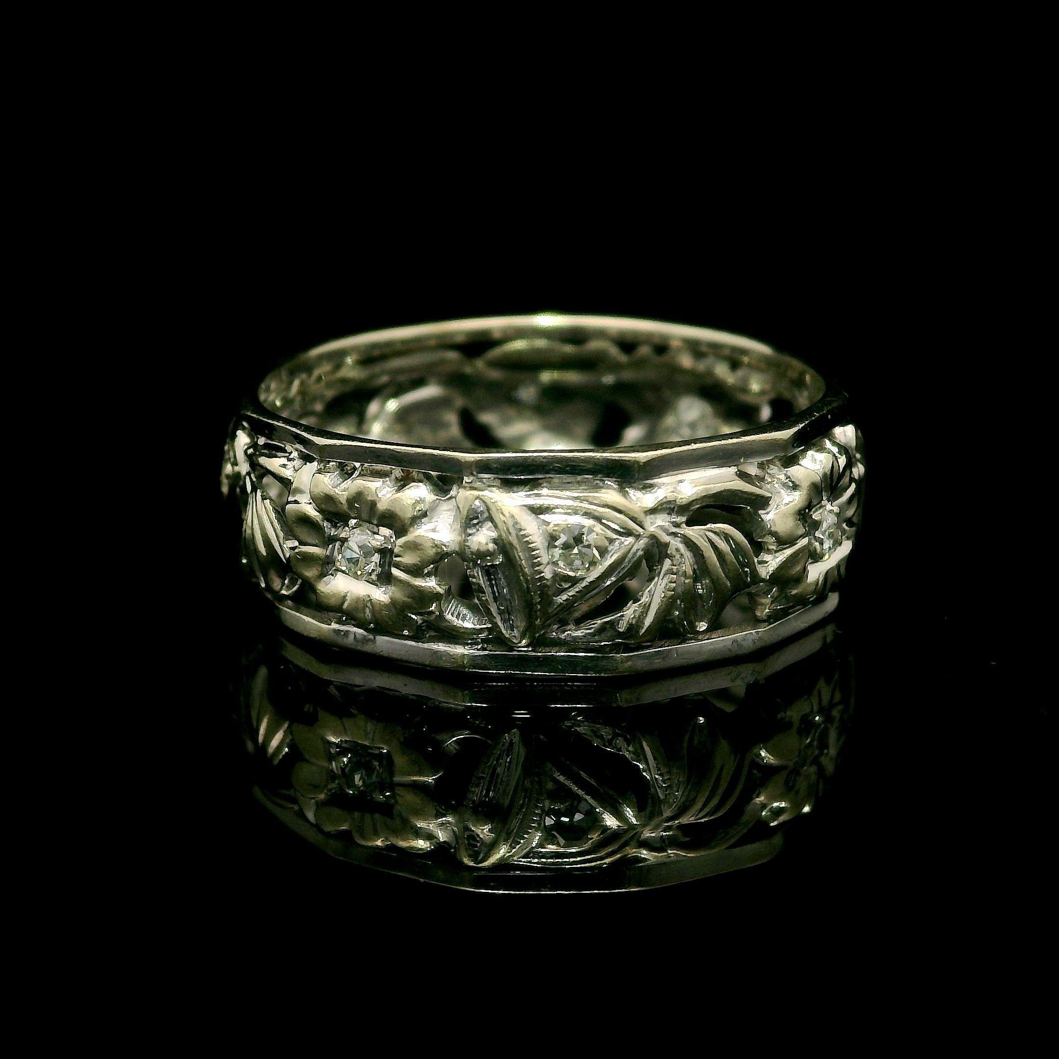 Vintage Retro Gold Diamant Floral & Glocken Open Work Center Facettierte Kanten Band, Vintage Retro, Vintage im Zustand „Gut“ im Angebot in Montclair, NJ