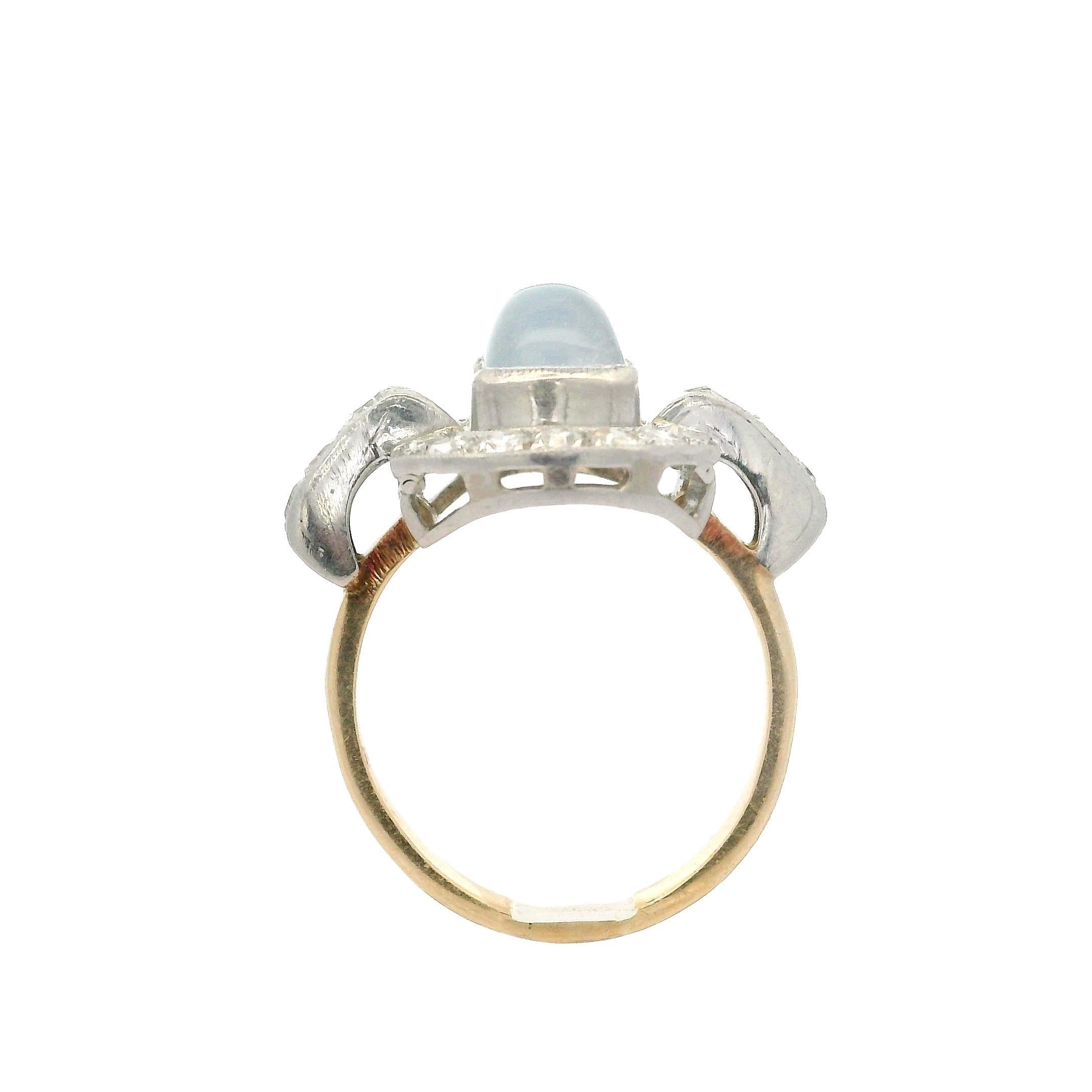 Rétro Bague rétro vintage en or et platine, pierre de lune taillée sur mesure 0,70 ctw en vente