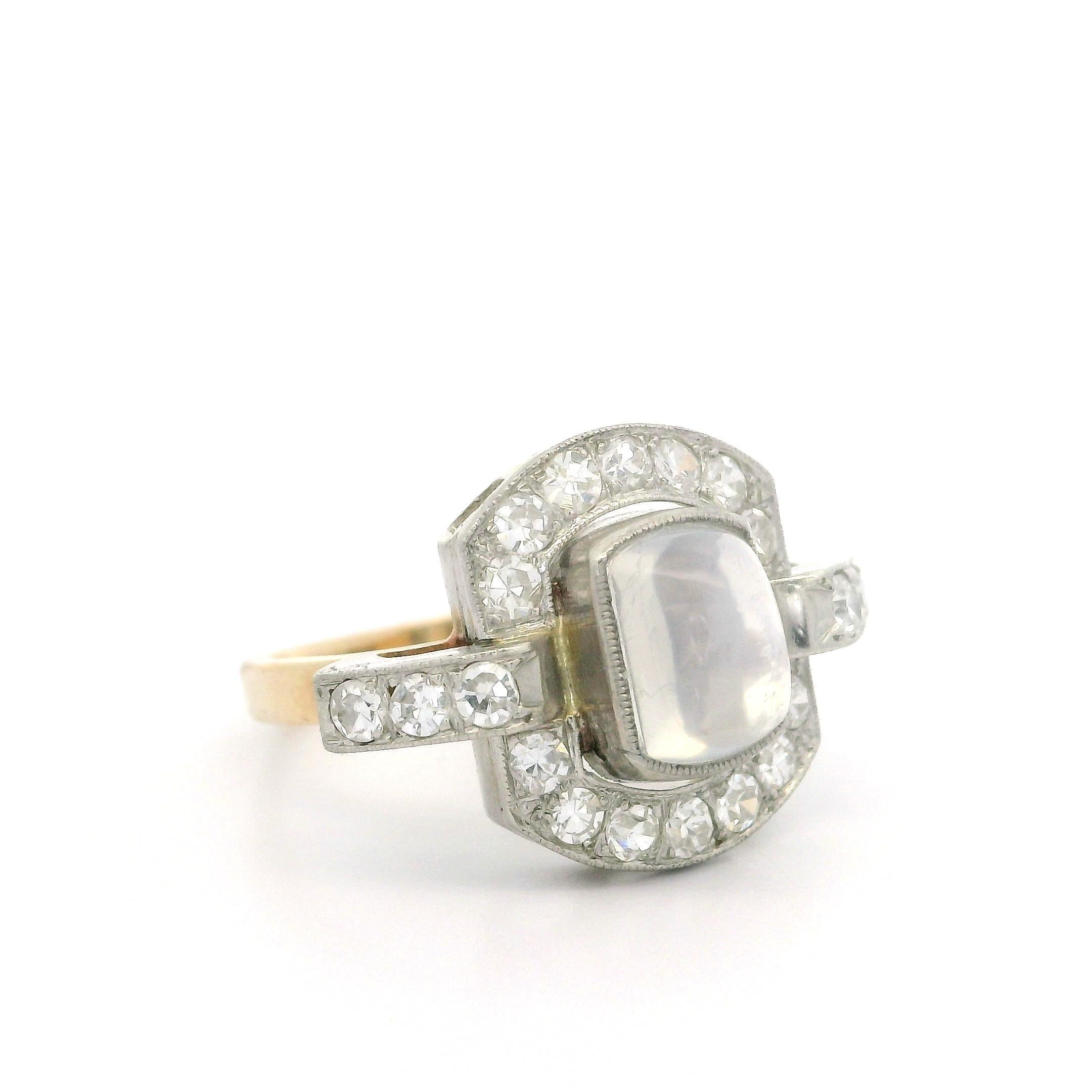 Bague rétro vintage en or et platine, pierre de lune taillée sur mesure 0,70 ctw Bon état - En vente à Montclair, NJ