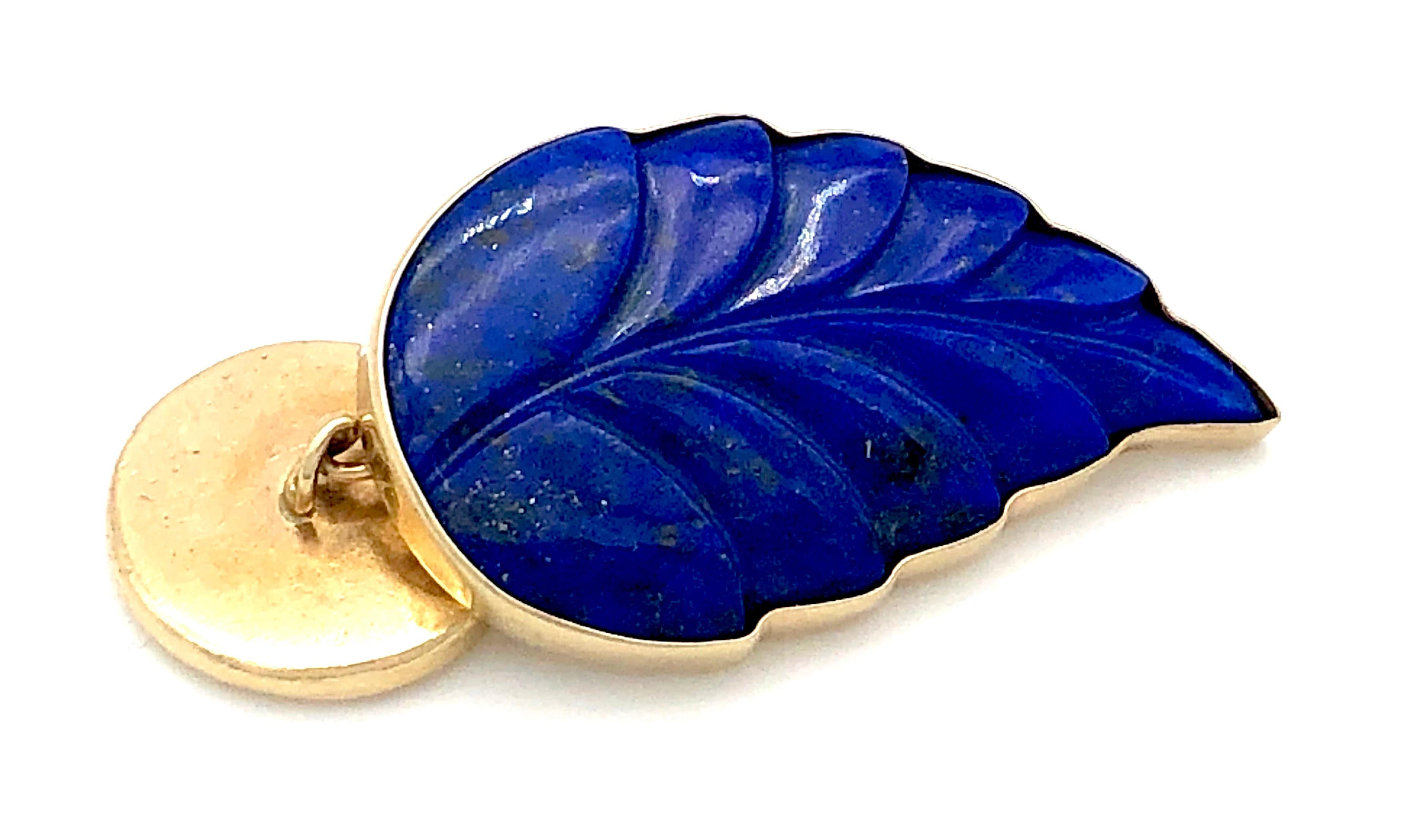 Vintage cufflinks in the shape of leaves made of fine vivid blue carved lapis lazuli mounted in 14kt gold. 