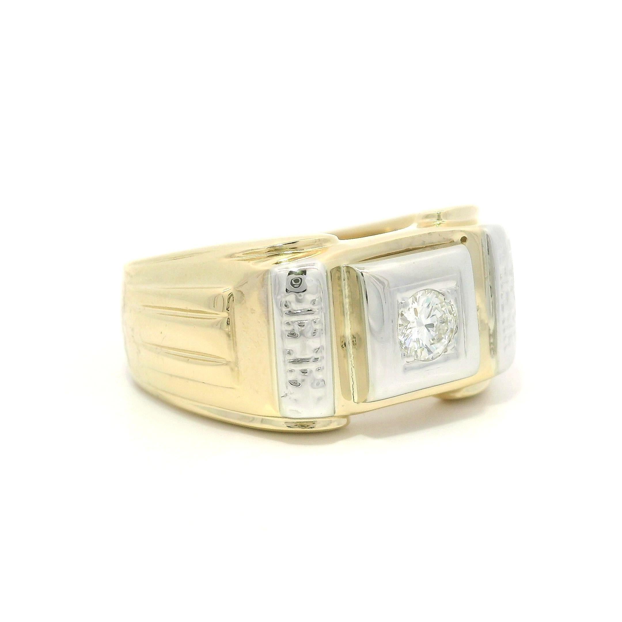 Vintage Retro Homme or jaune et blanc 0.25ctw Fiery Diamond Grooved Band Ring en vente 5